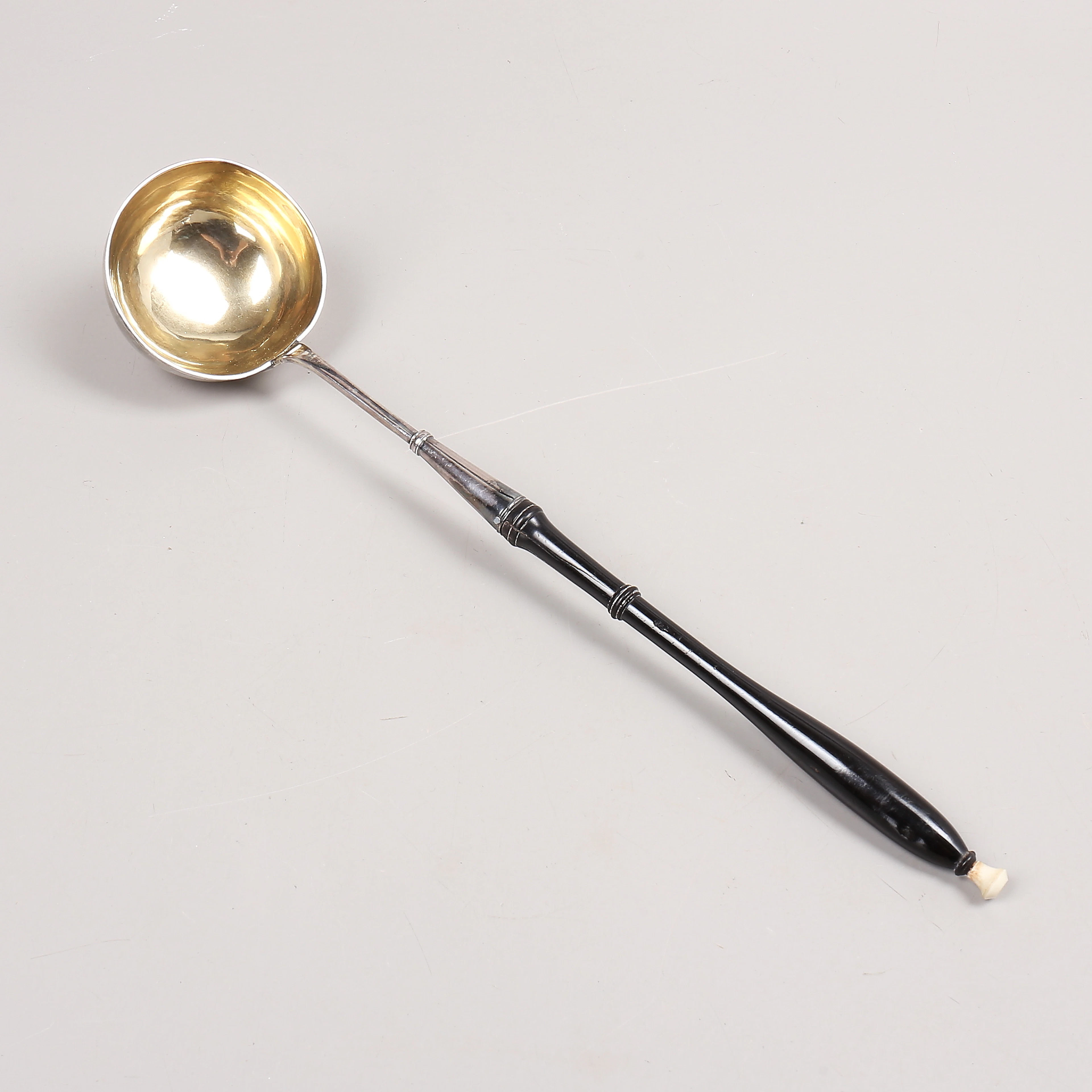 SOPPSLEV, silver/svärtat trä, 1823, Finland/Ryssland, totalvikt 171 gram.