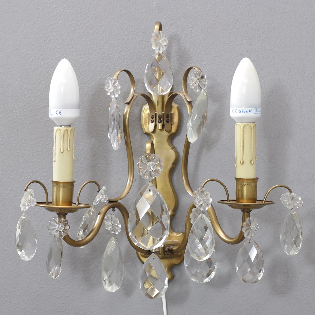 VÄGGLAMPA, mässing/glas, 1900-talets andra hälft.