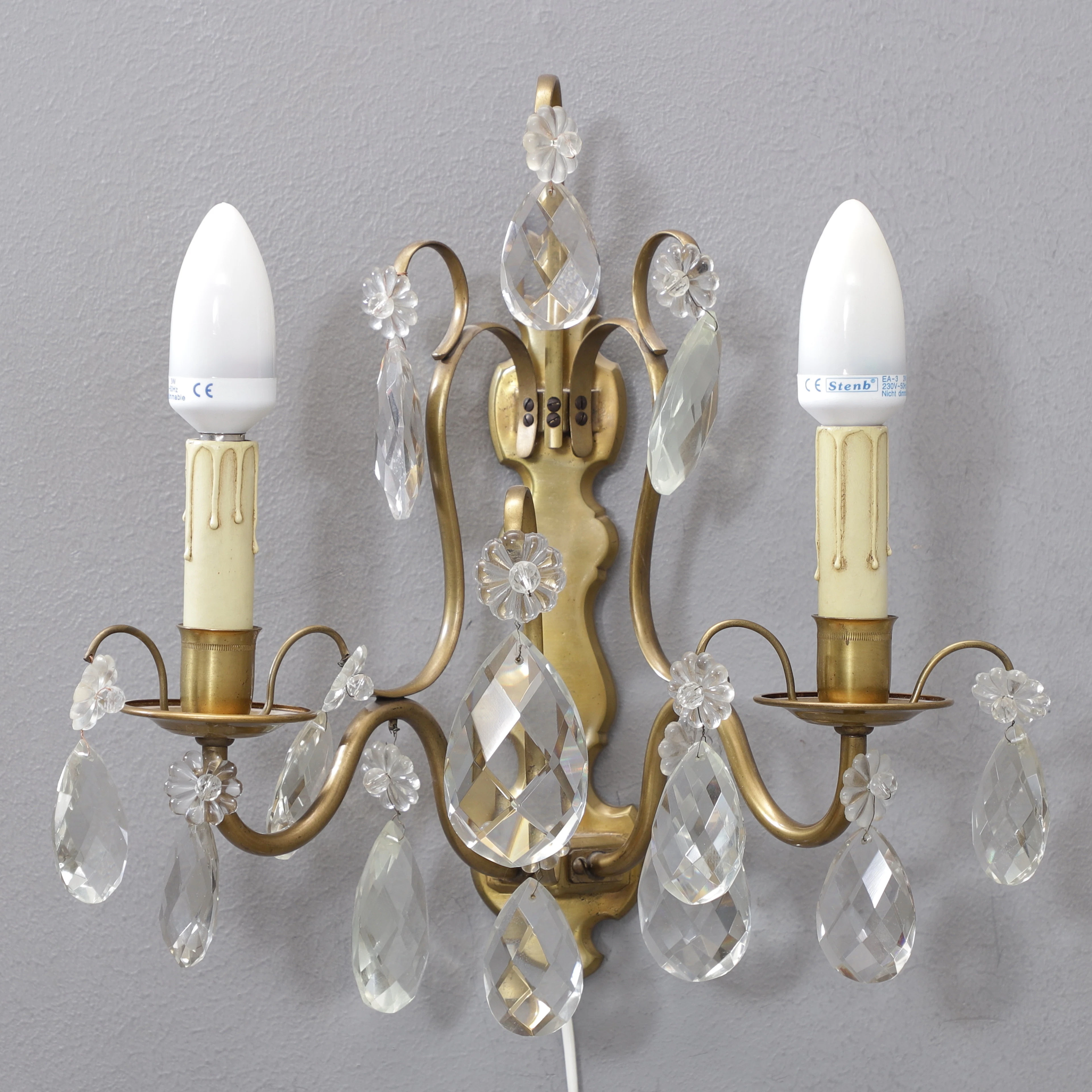 VÄGGLAMPA, mässing/glas, 1900-talets andra hälft.