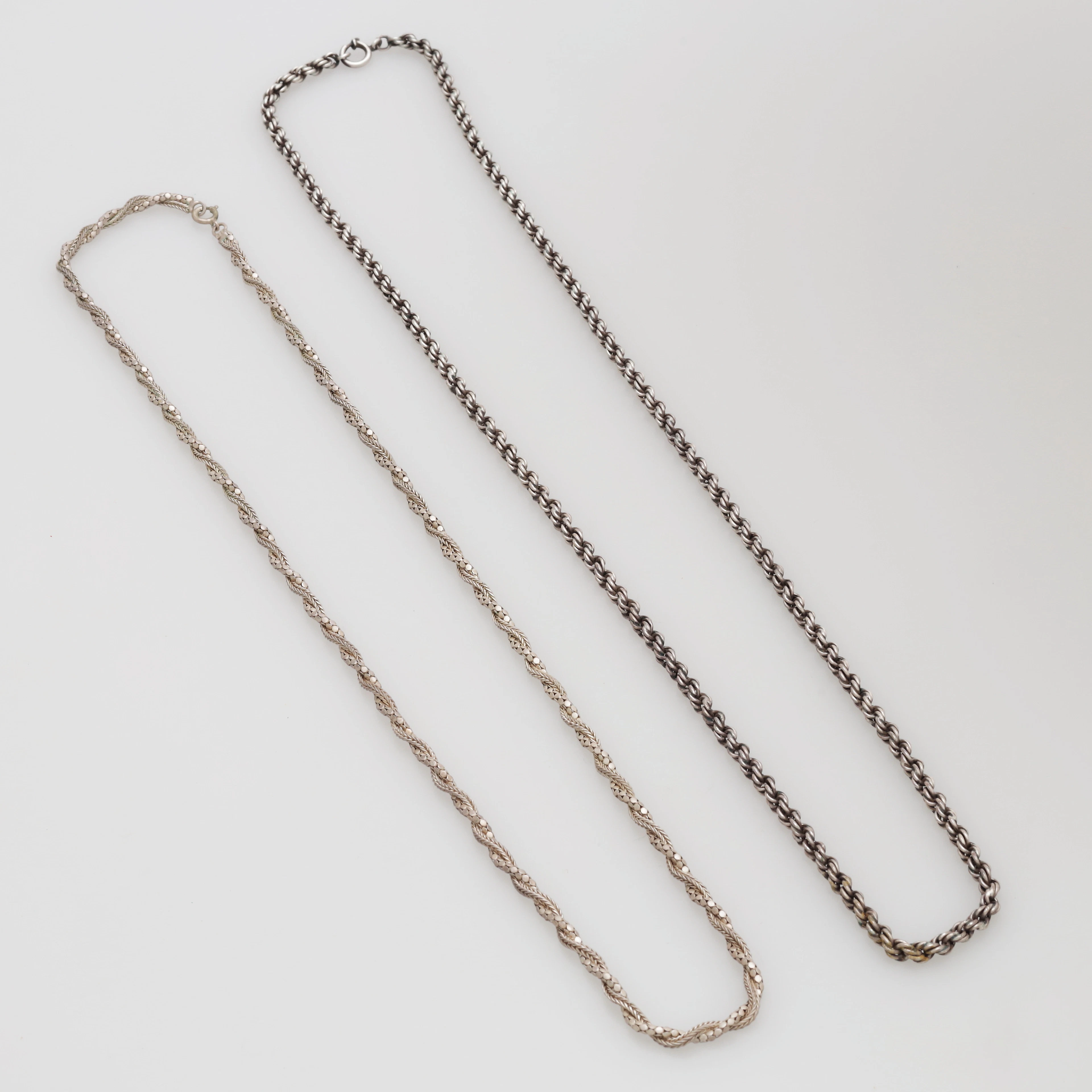 HALSBAND, 2 st, silver, totalvikt 35,7 gram.