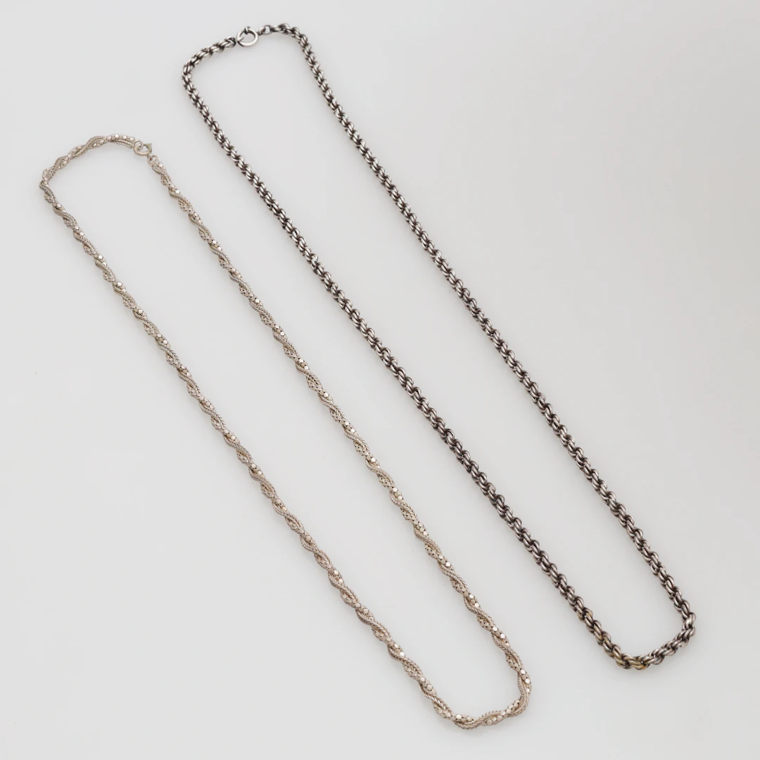 HALSBAND, 2 st, silver, totalvikt 35,7 gram.