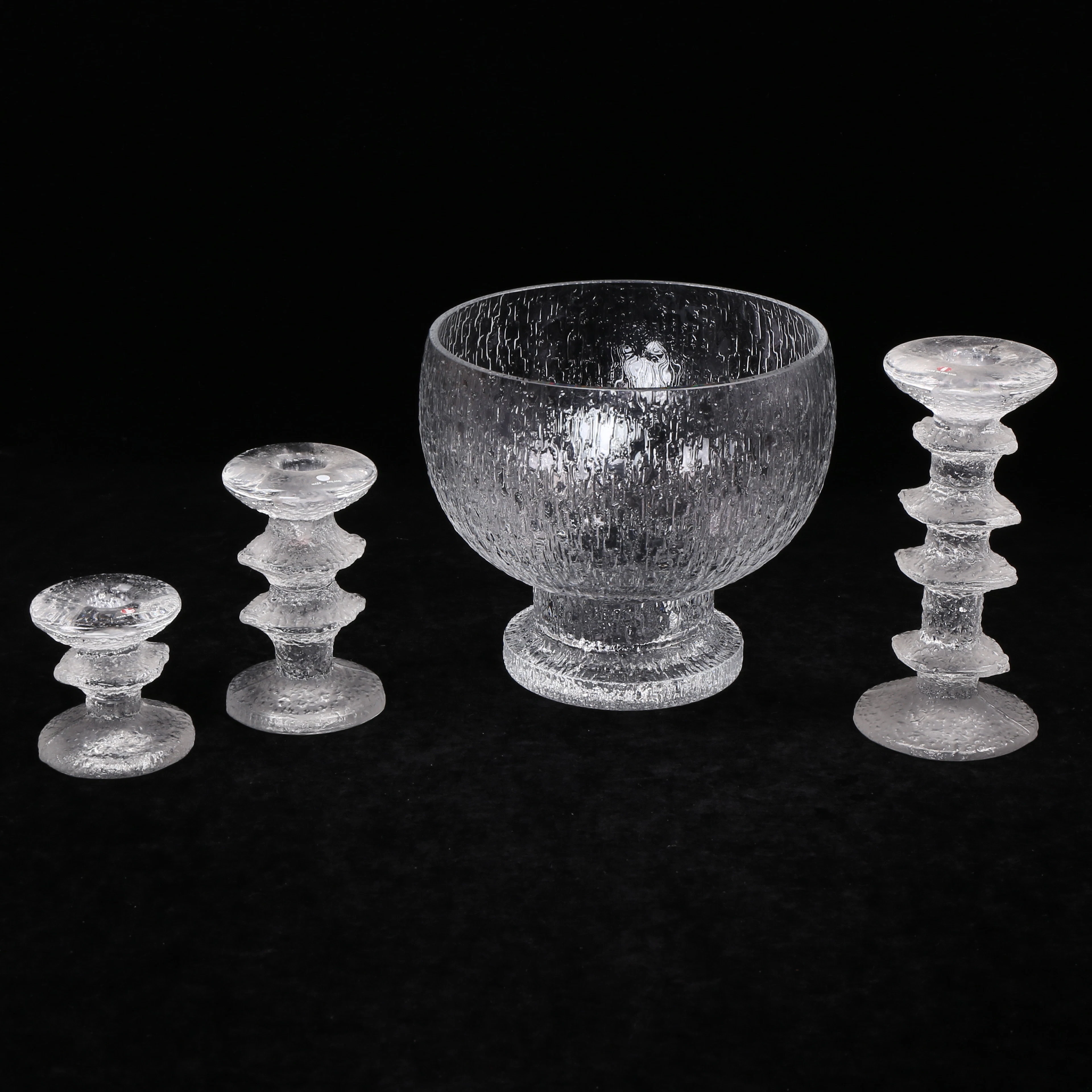 TIMO SARPANEVA. Ljusstakar och skål, 4 delar, glas, Iittala, Finland.