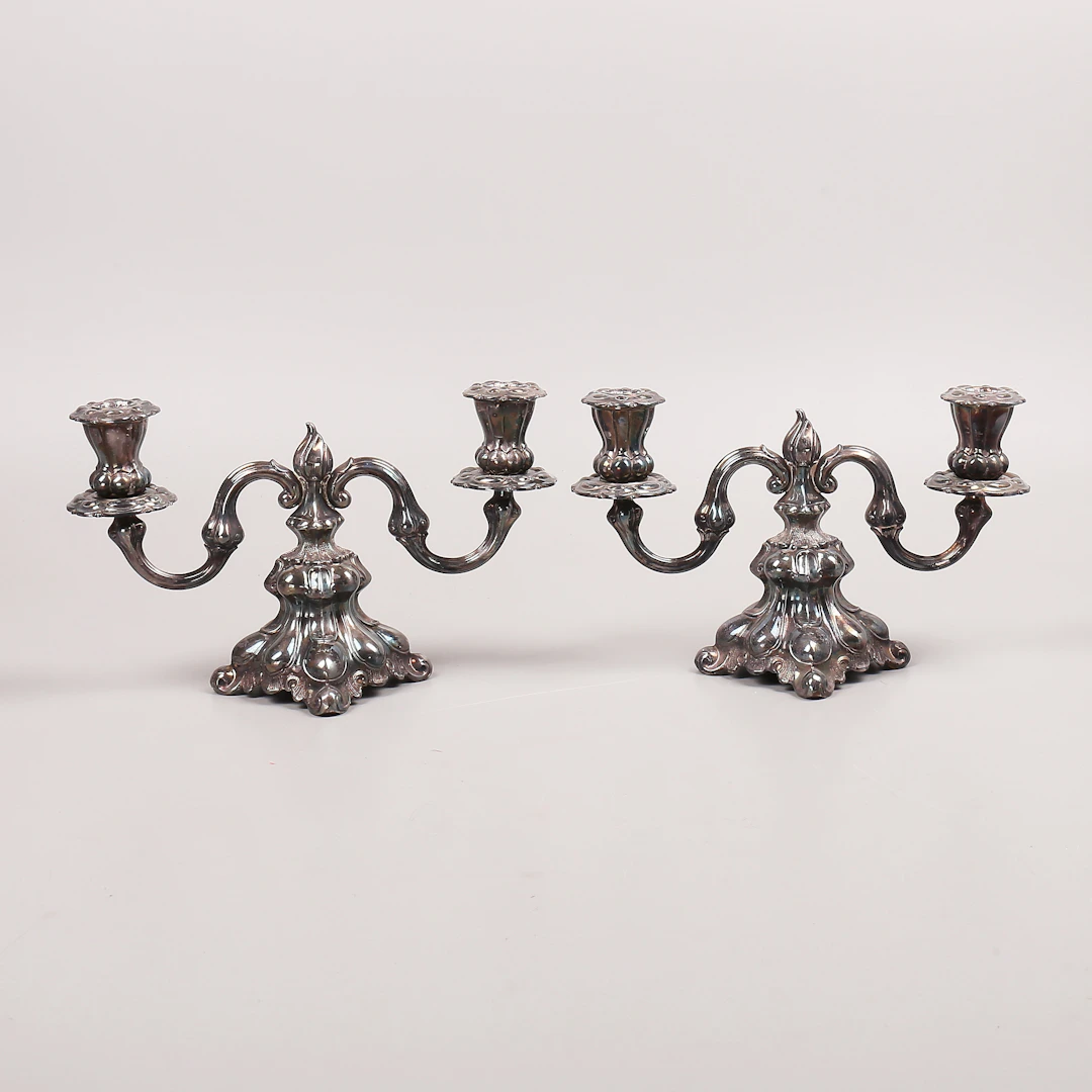 LJUSSTAKAR, ett par, nysilver, 1900-talets mitt.