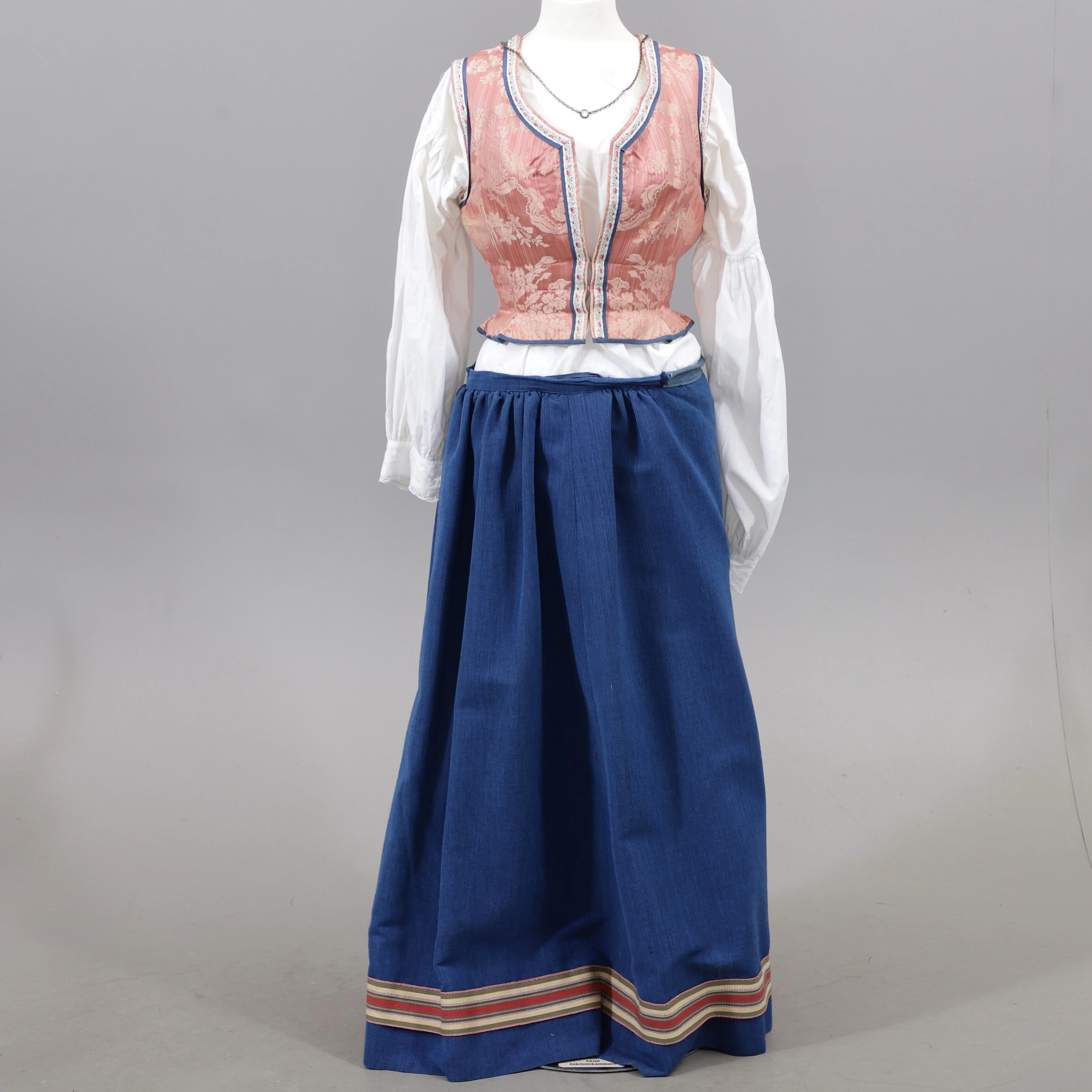 FOLKDRÄKT, 1900-talets andra hälft.