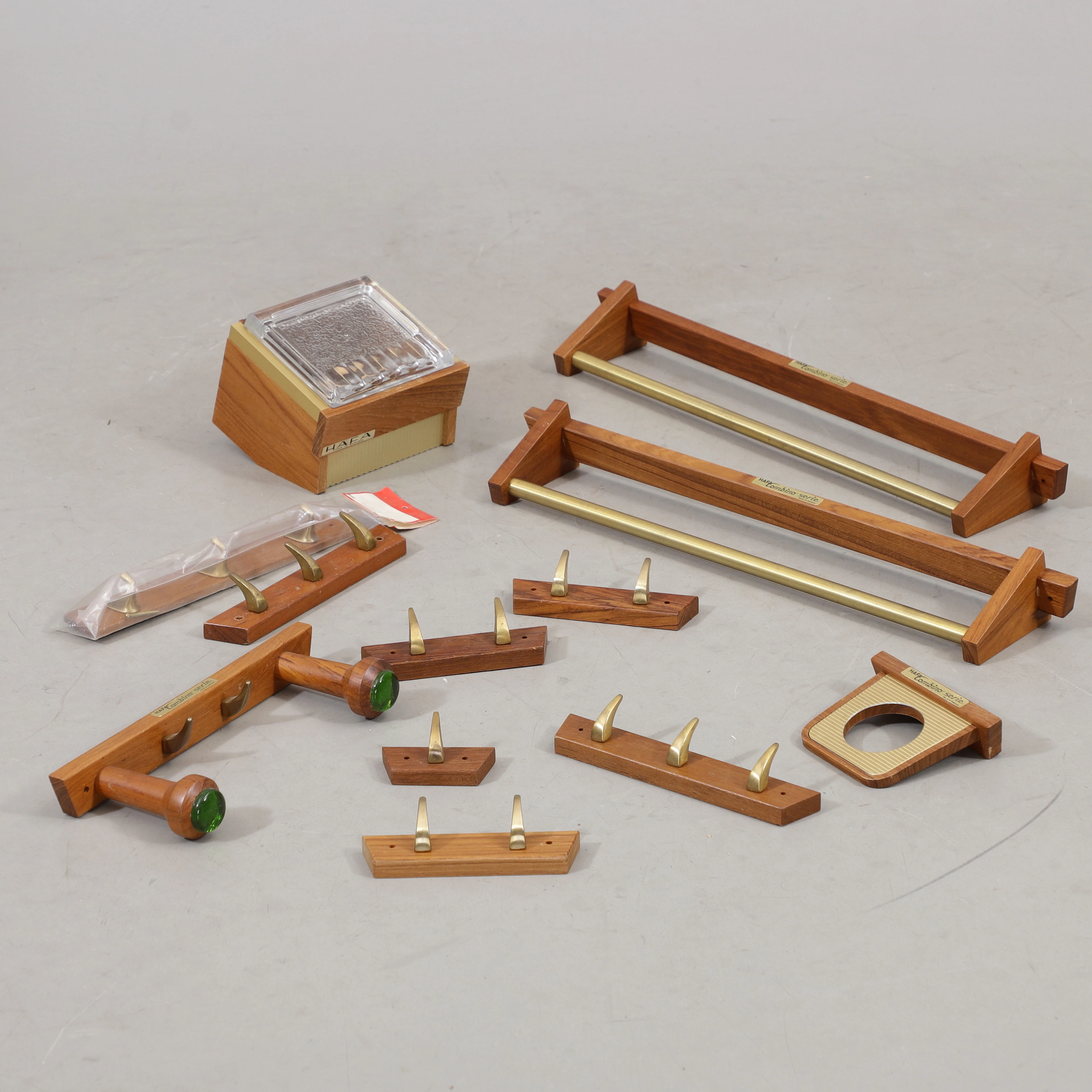 BADRUMSINREDNING, 12 delar, HAFA's Combino serie, 1970-tal.