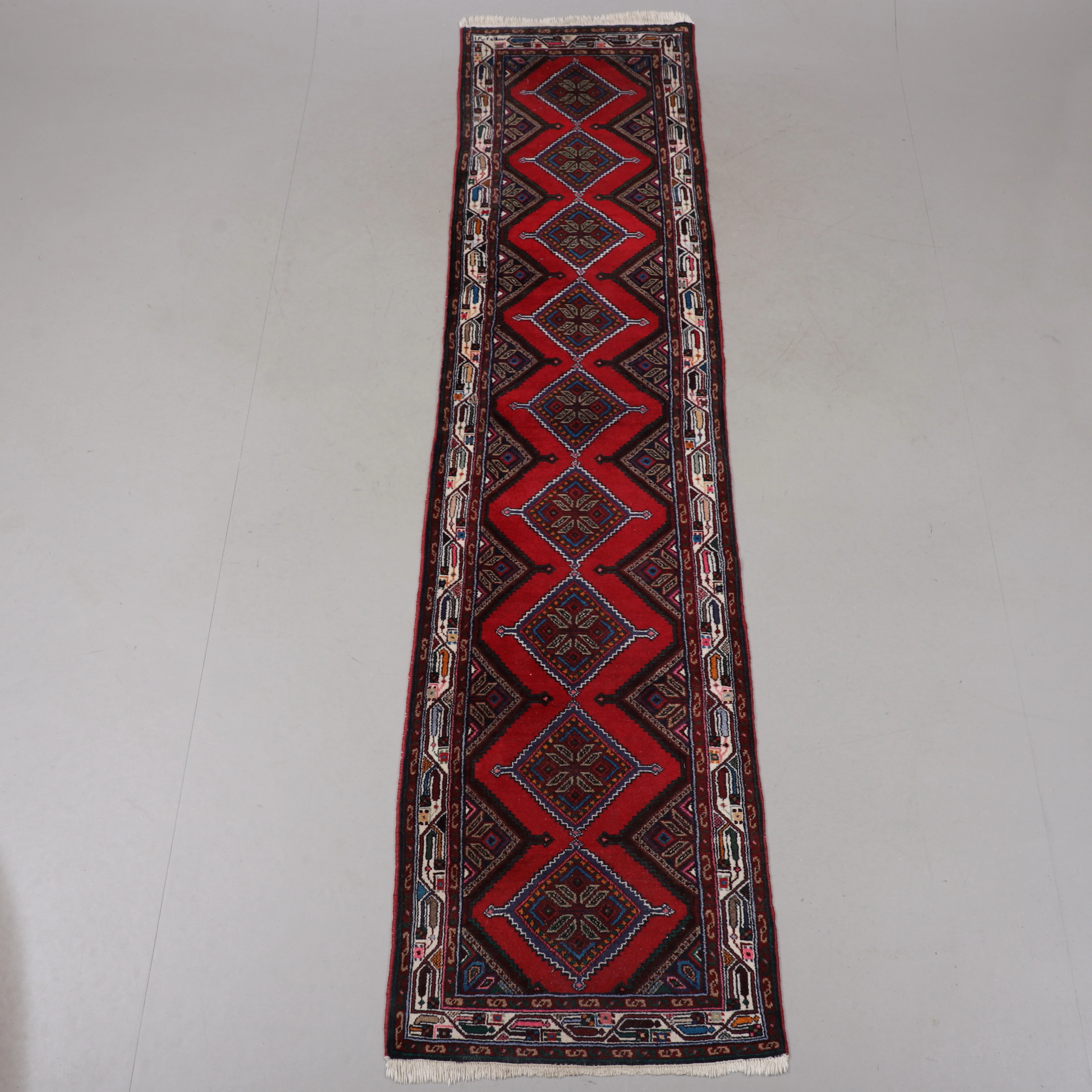 MATTA, persisk, Hamadan, 328 x 78 cm.