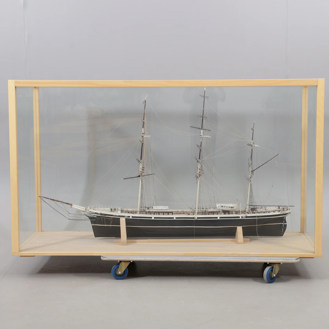MODELLSKEPP I GLASMONTER, "Cutty Sark", 1900-tal.