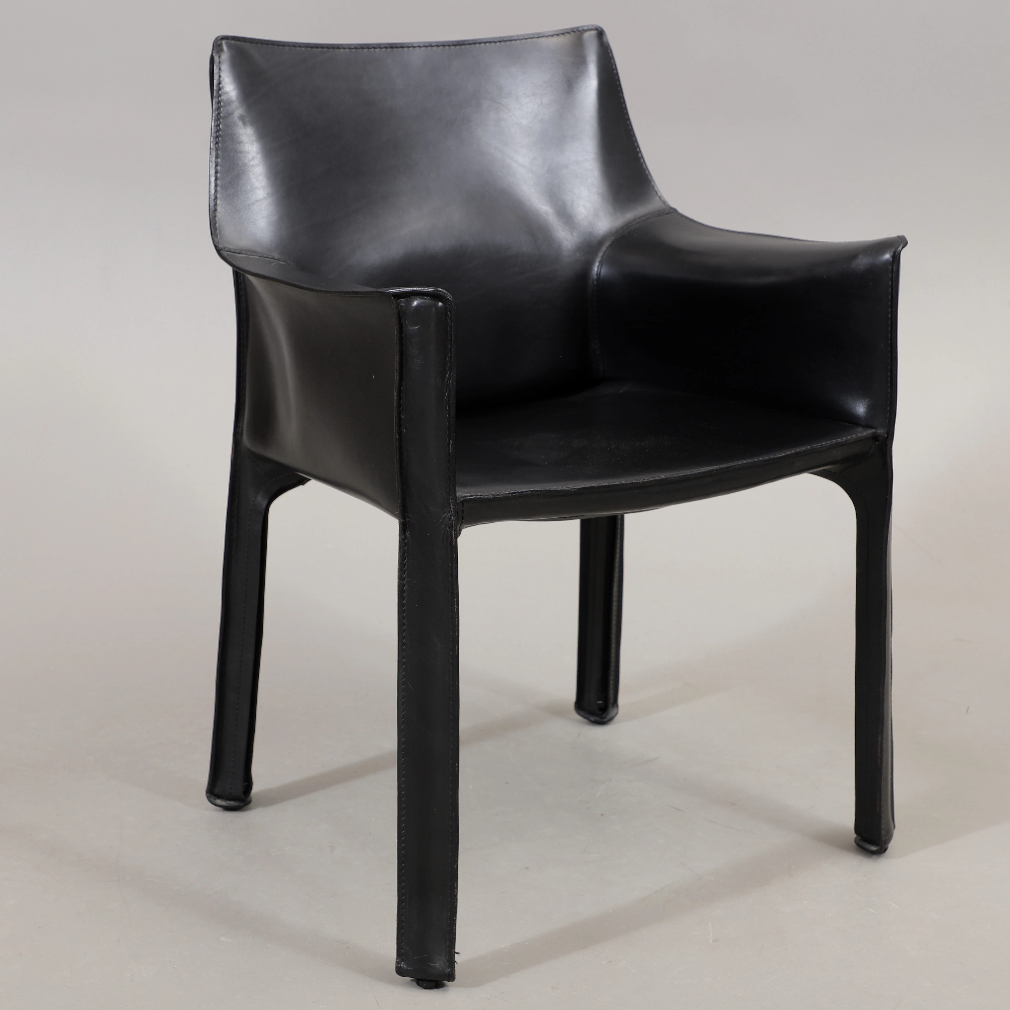 MARIO BELLINI. Karmstol, läder, "413 Cab", Cassina, Italien.