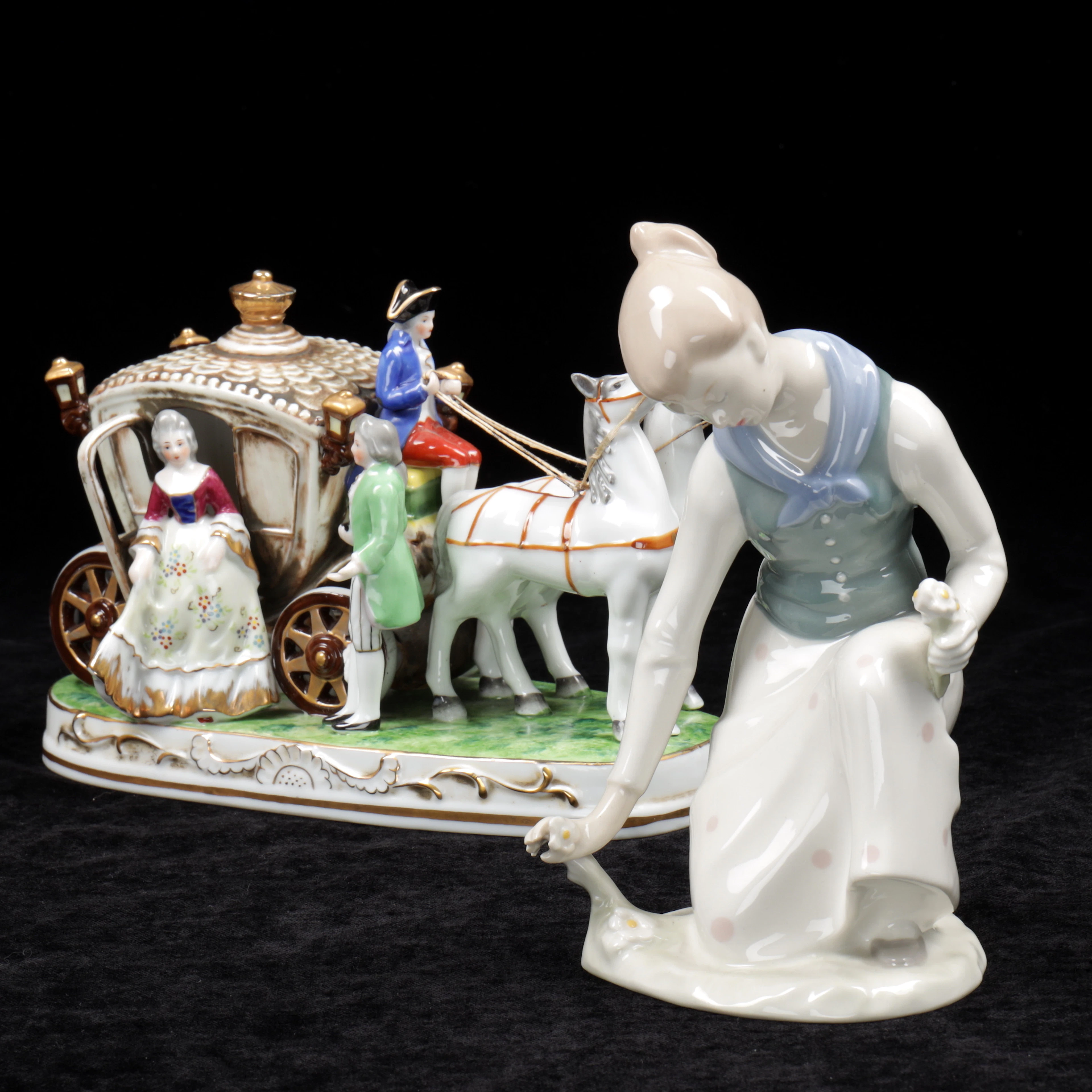FIGURINER, 2 st, porslin, 1900-talets andra hälft.