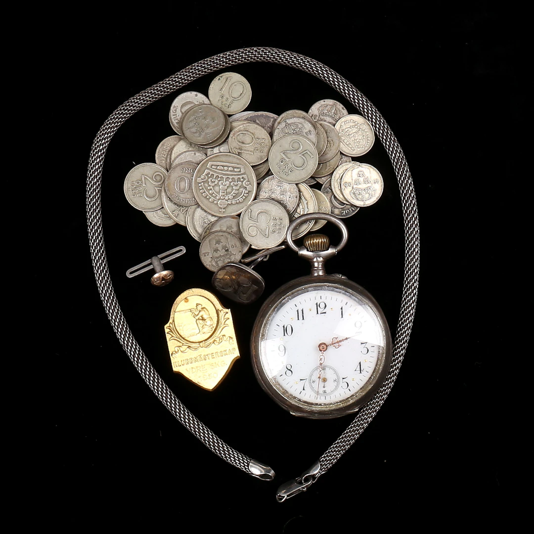 MYNT, SILVERFÖREMÅL, silver, totalvikt 223 gram.