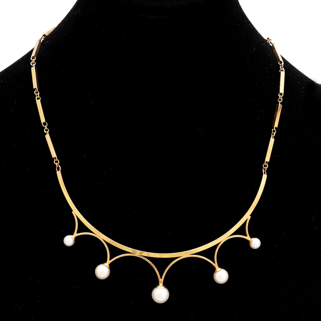 HALSBAND med pärlor, guld 18K, totalvikt 11,79 gram.