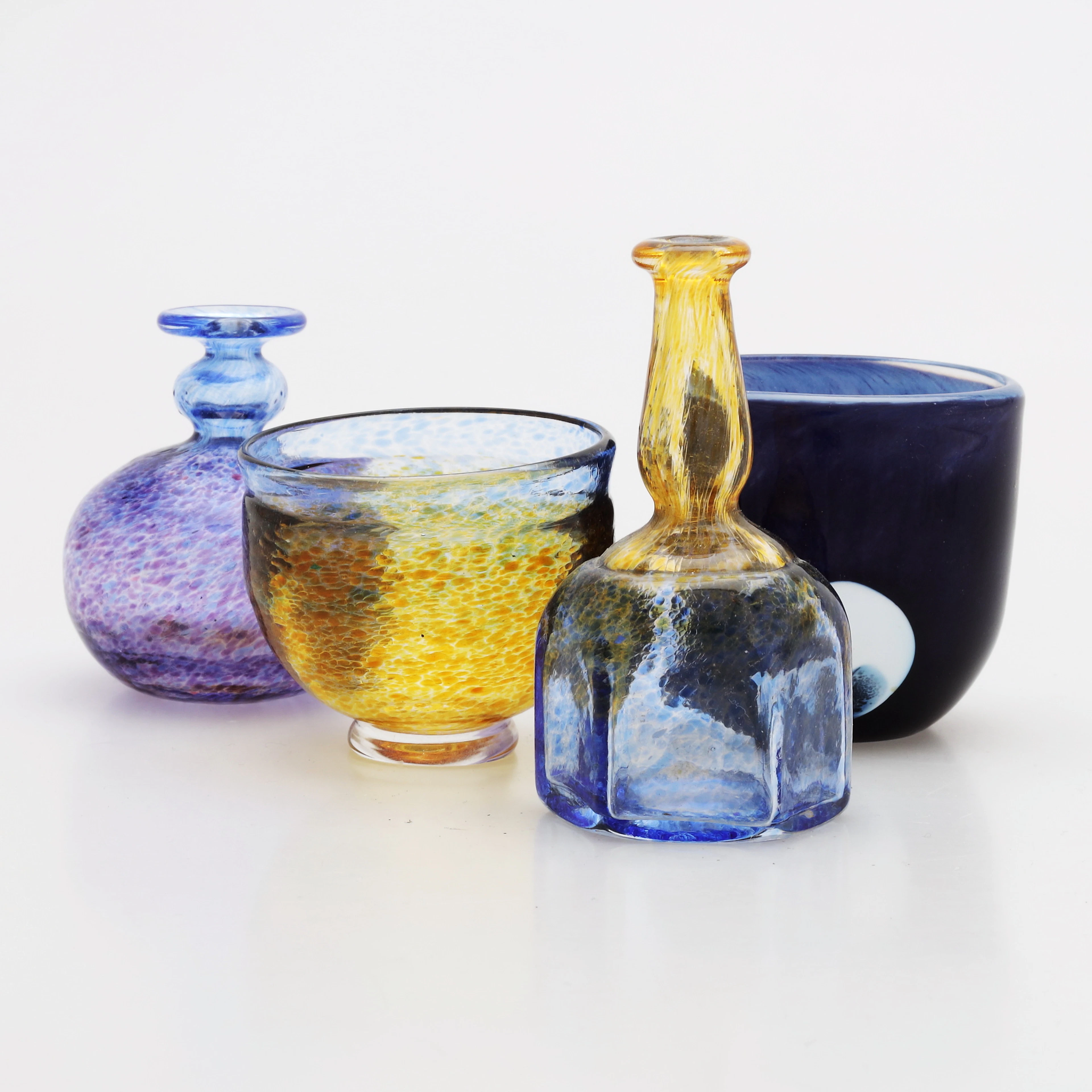 BERTIL VALLIEN, TIMO SARPANEVA Miniatyrer, 4 st, glas, osignerade.