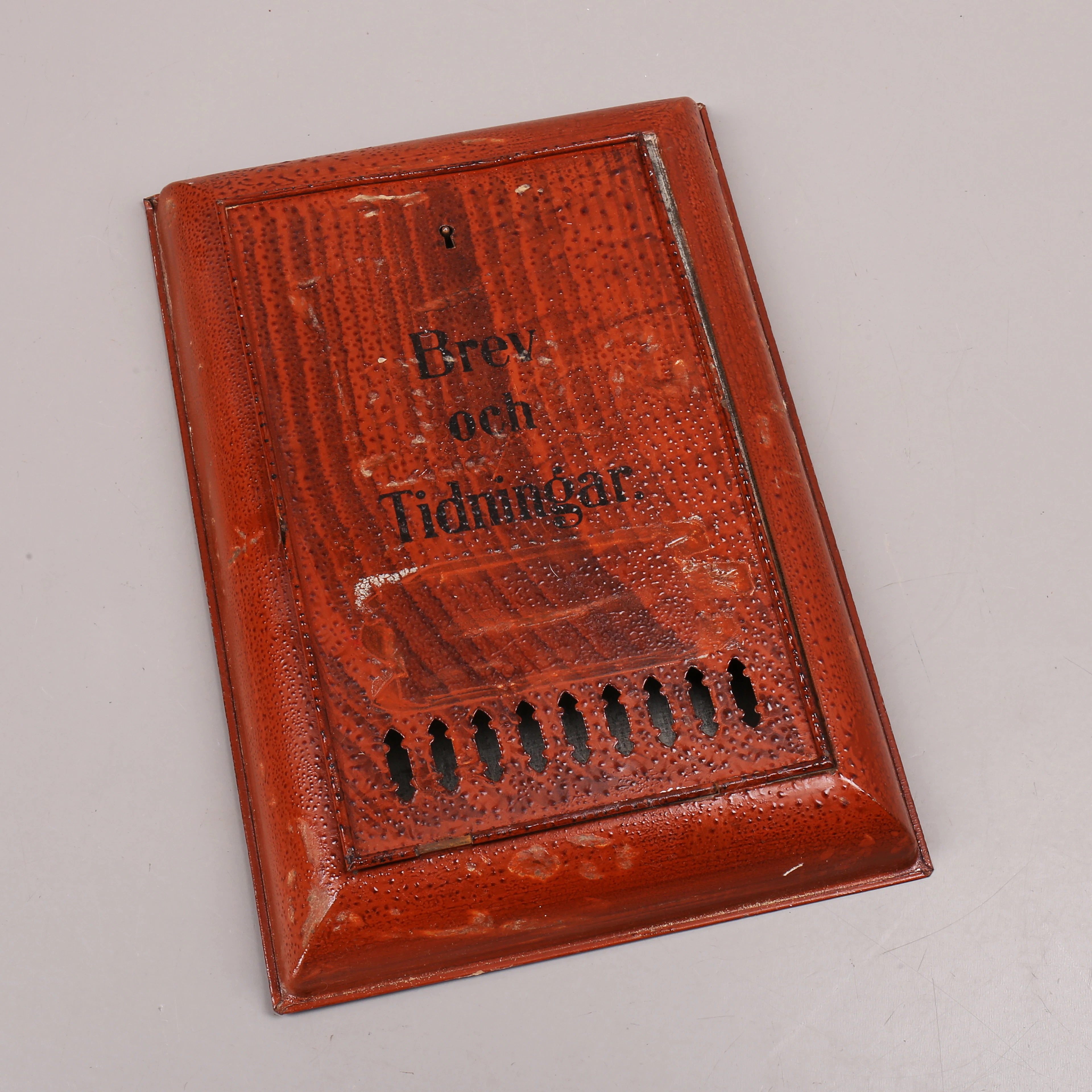 BREVLÅDA, "Brev och Tidningar", plåt, 1900-talets första hälft.