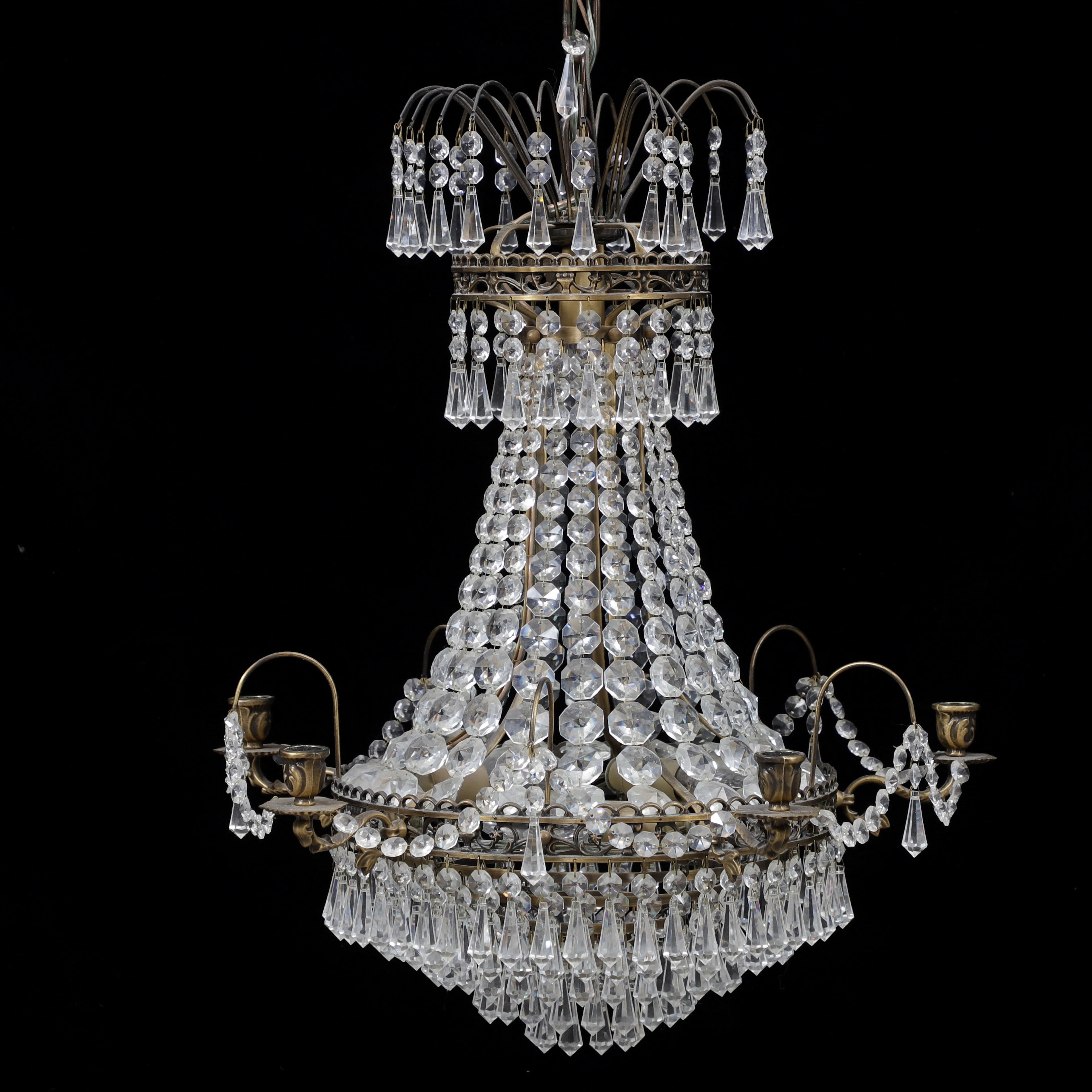 LJUSKRONA, empirestil, 1900-talets andra hälft, höjd exklusive kedja 53 cm.