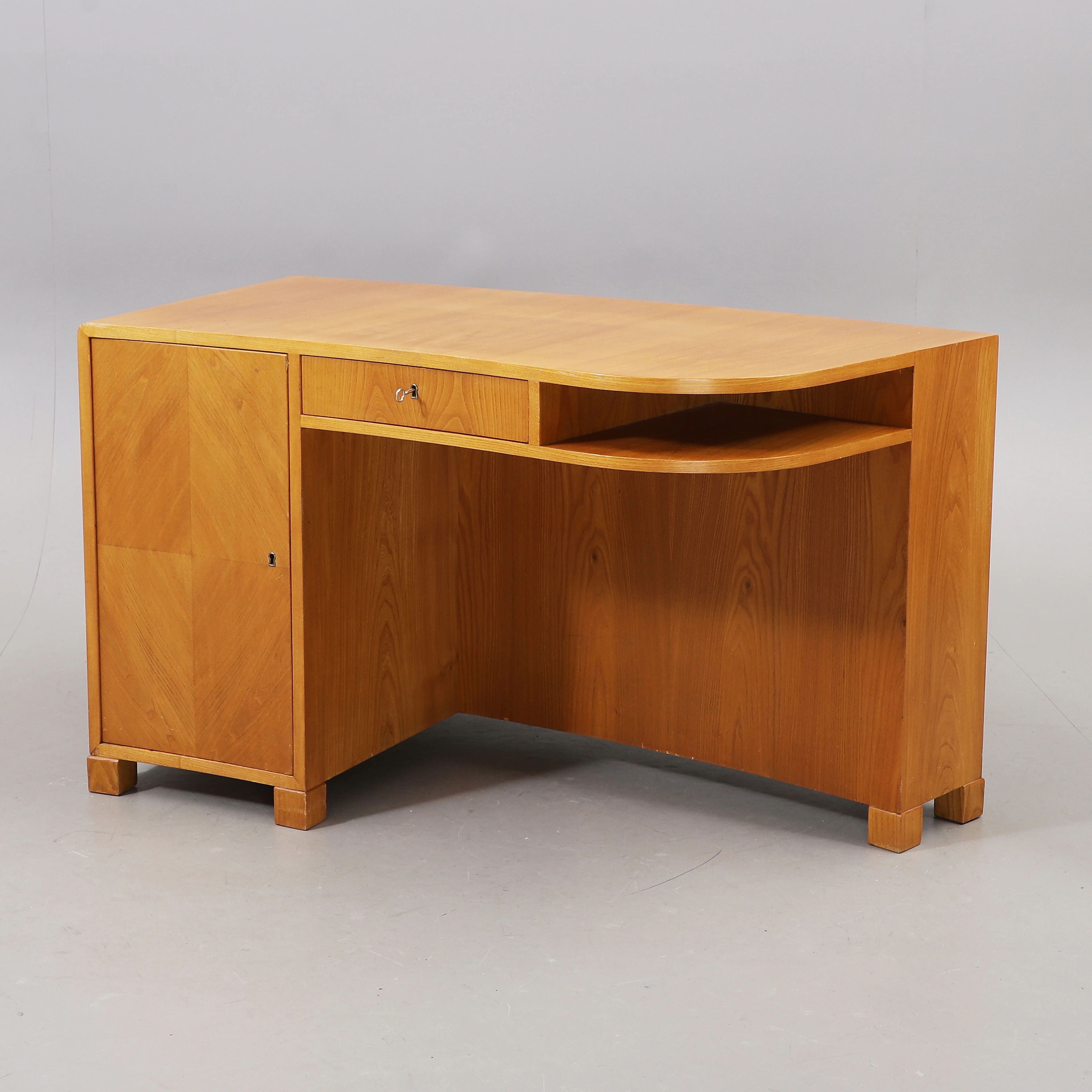 SKRIVBORD, alm/intarsia, 1950-tal.