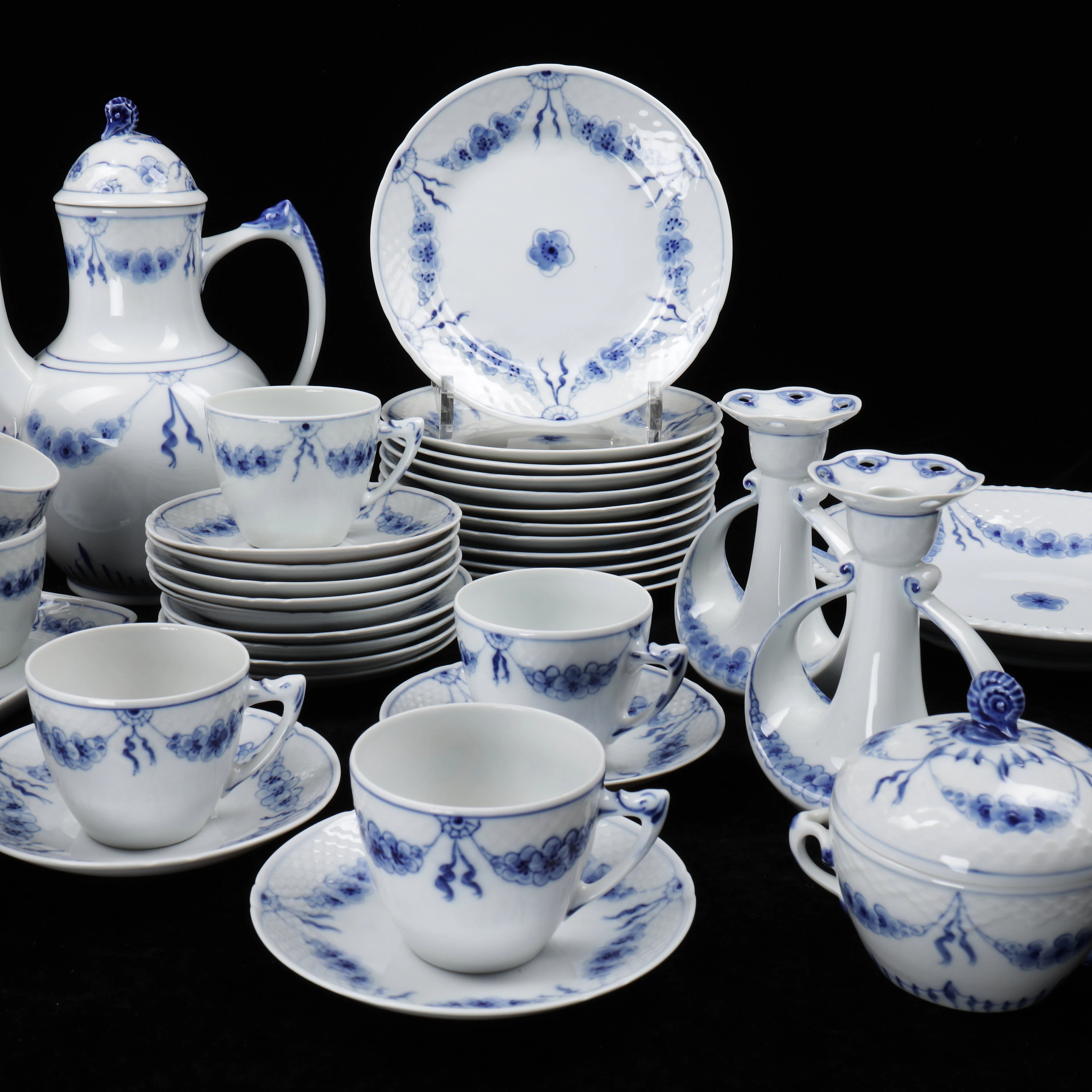 KAFFESERVIS, 43 delar, "Empire", porslin, Bing & Gröndahl, Danmark.