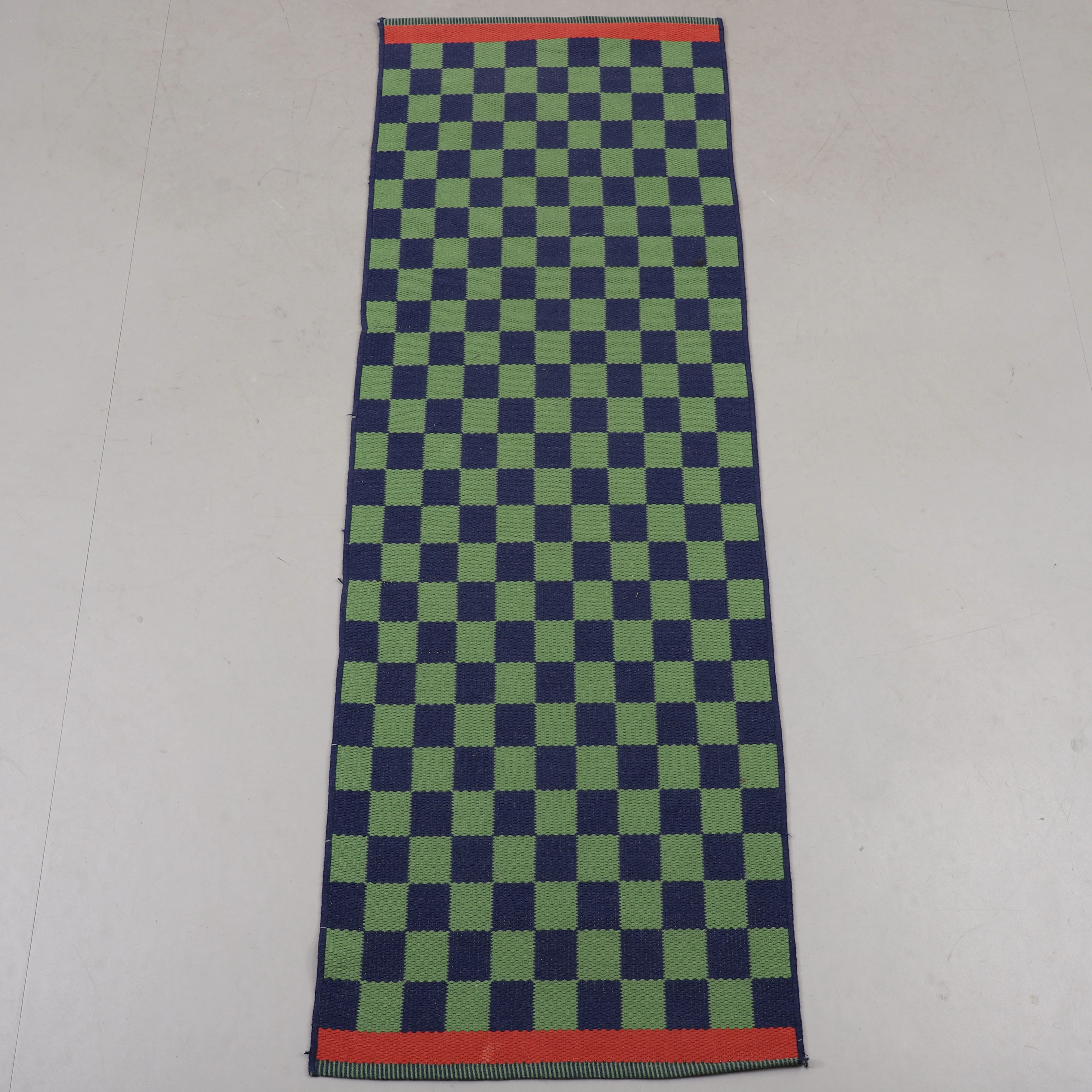 GALLERIMATTA, vävd, mått 232x78 cm.