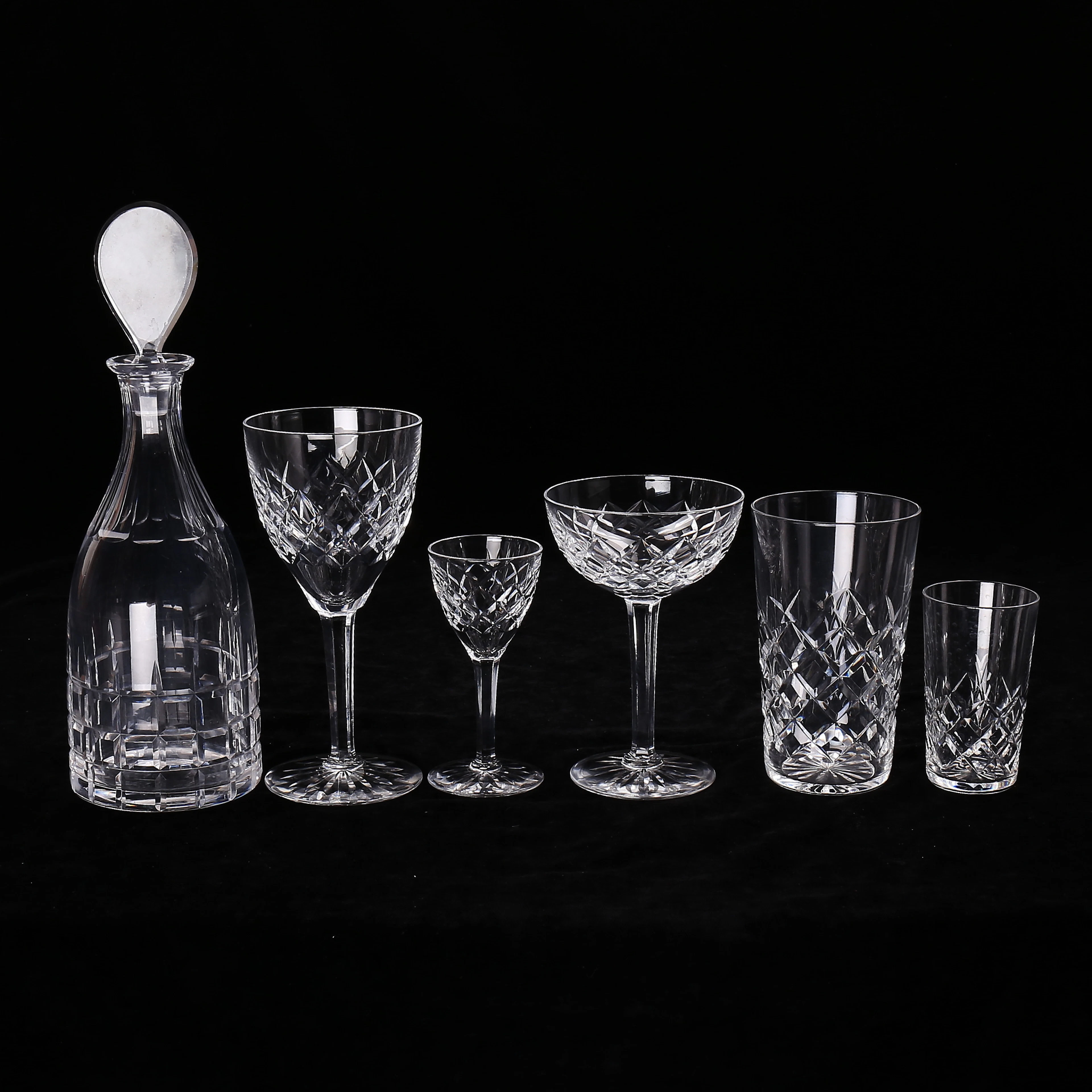 FRITZ KALLENBERG. Glasservis, 47 delar, rutslipad, Kosta.