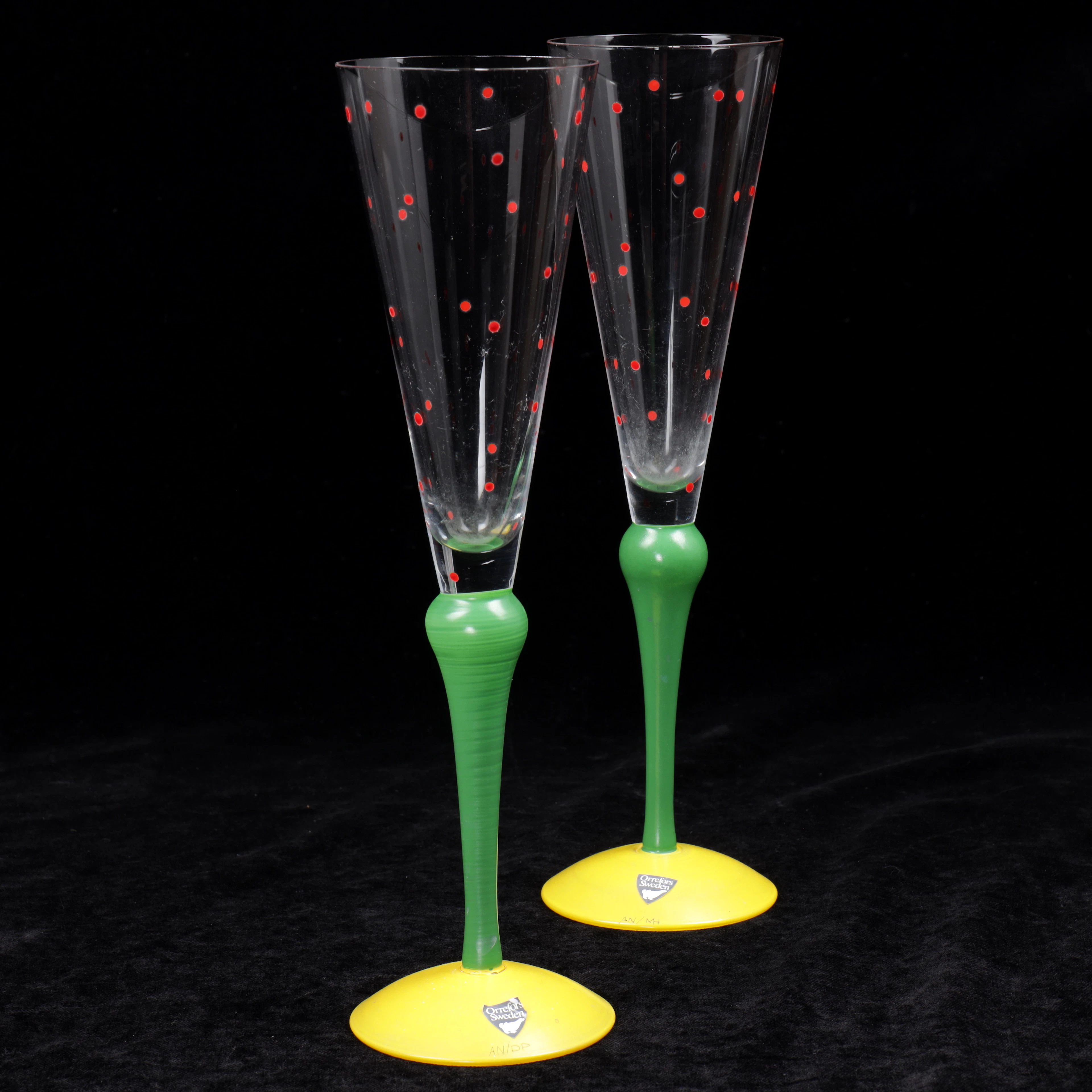 ANNE NILSSON. Champagneglas, 2 stycken, "Clown", signerade, Orrefors.