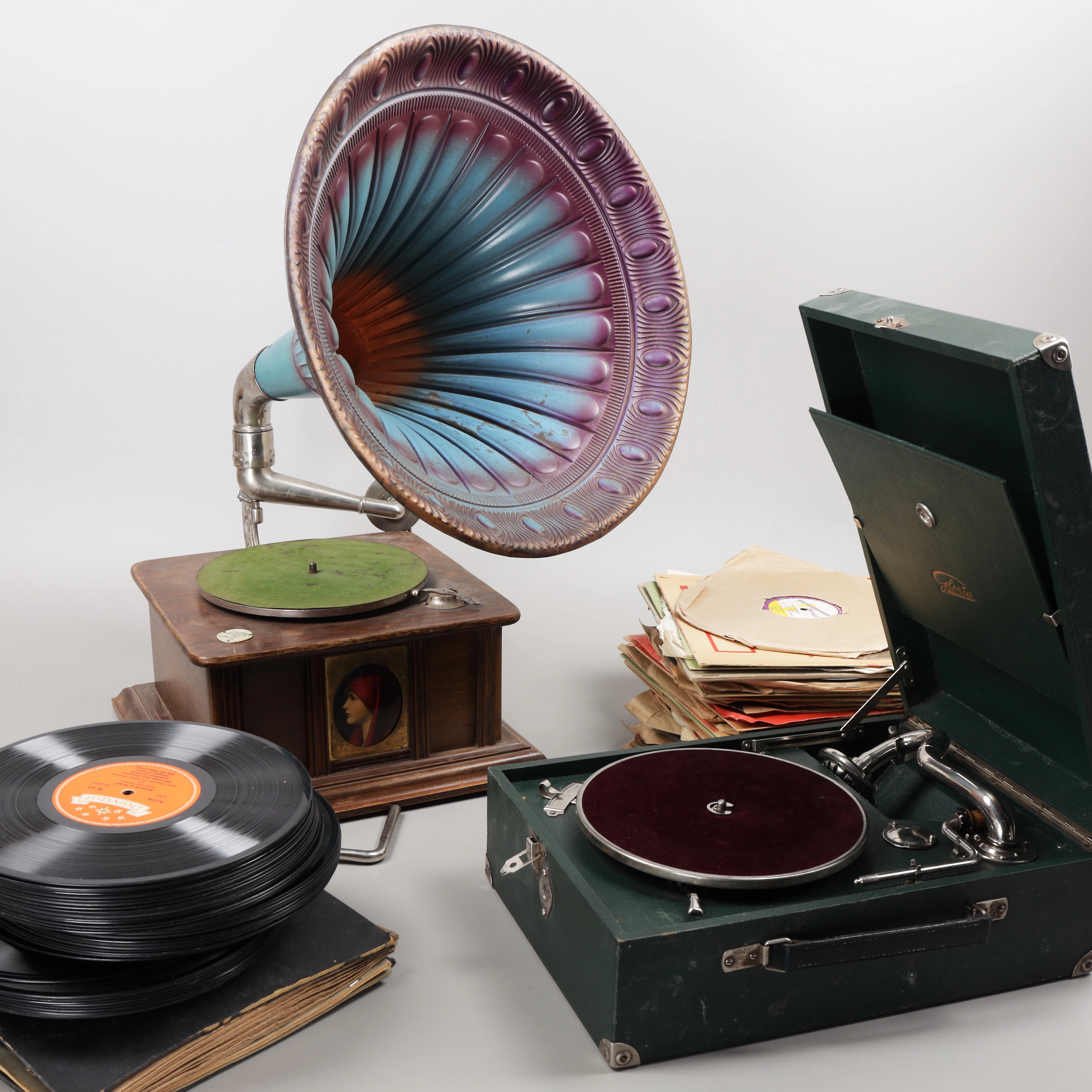 TRATTGRAMMOFON, RESEGRAMMOFON, STENKAKOR, Gloria, 1800/1900-tal.