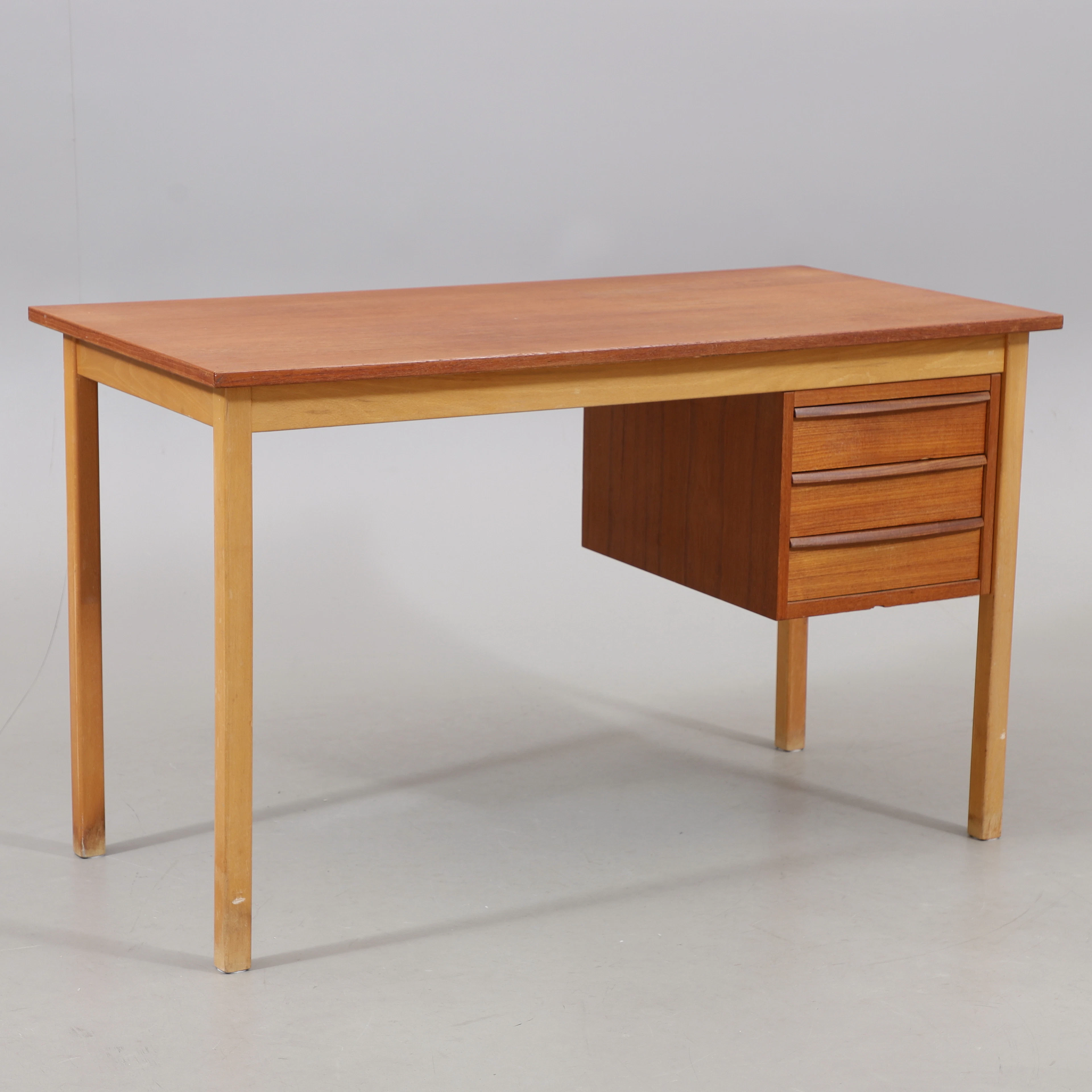 SKRIVBORD, teak, 1960/70-tal.