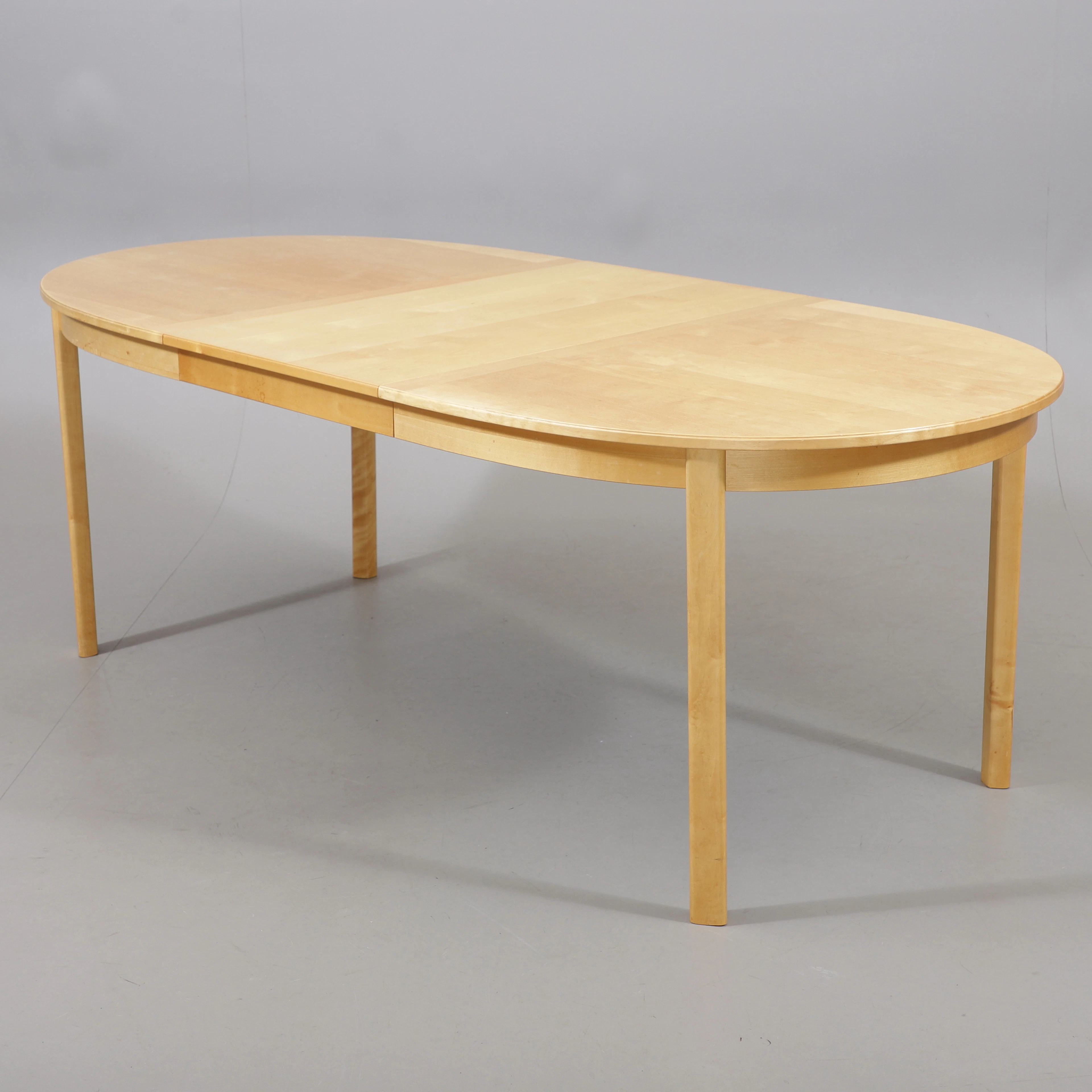 KARIN MOBRING OCH TOMAS JELINEK. Matbord, "Stockholm", björk, IKEA.