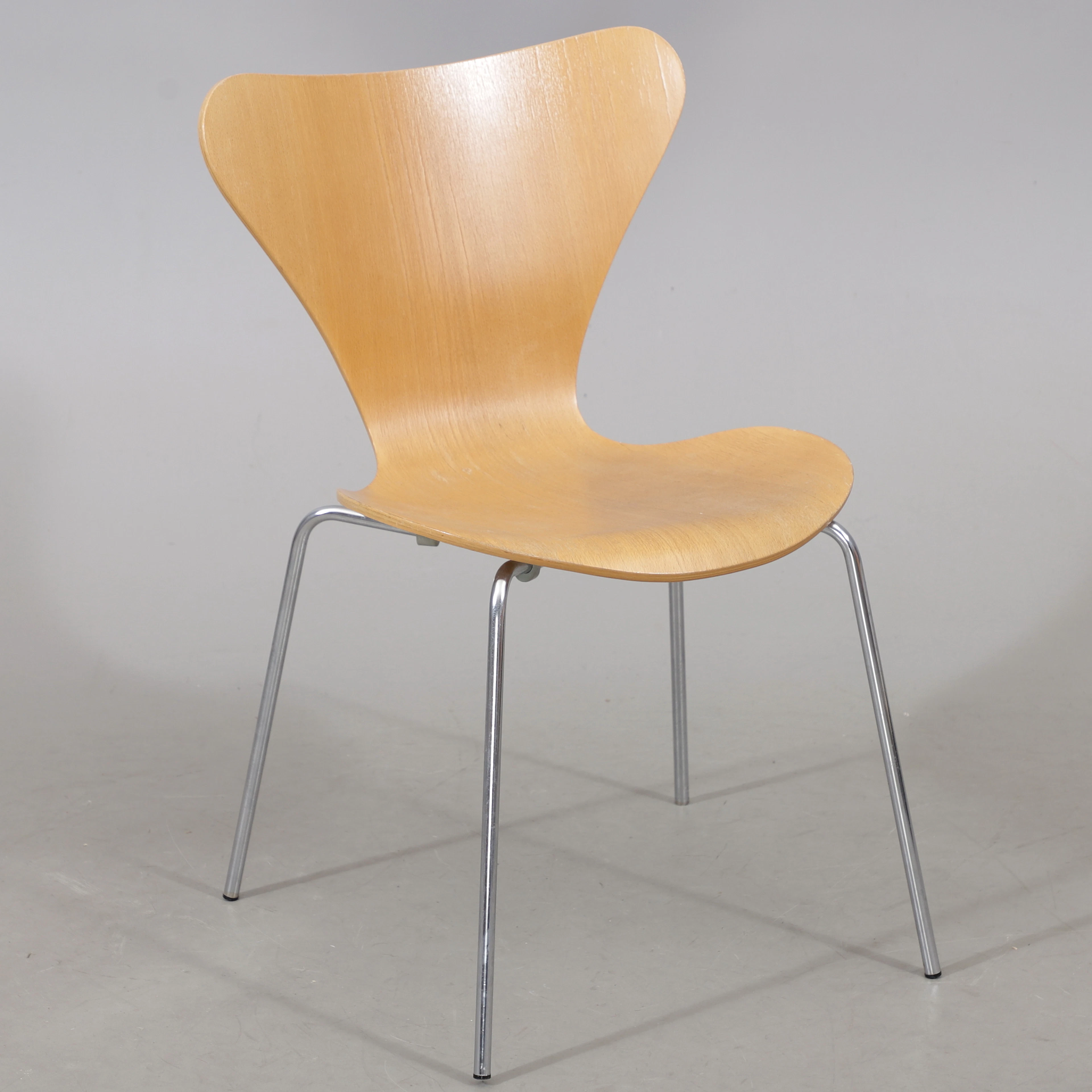 STOL, "Sjuan", Arne Jacobsen, Fritz Hansen, Danmark.