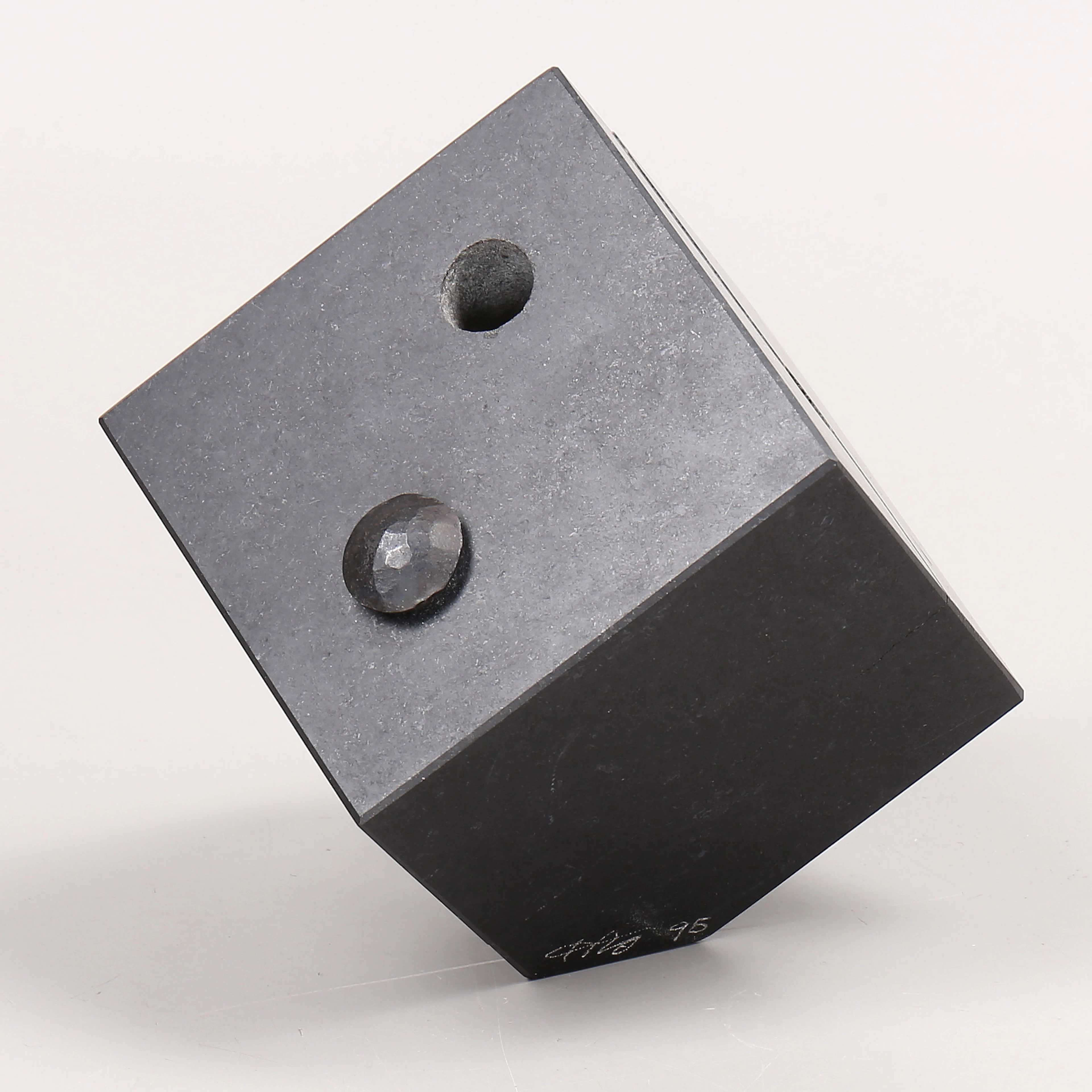 HIROSHI KOYAMA. "Sai X", skulptur, diabas, järn, signerad, daterad -95.