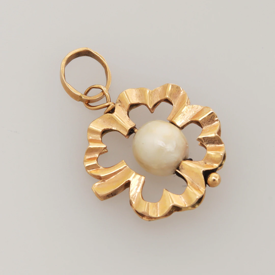 HÄNGE, guld, 18k, med pärla, vikt 1,69 gram.