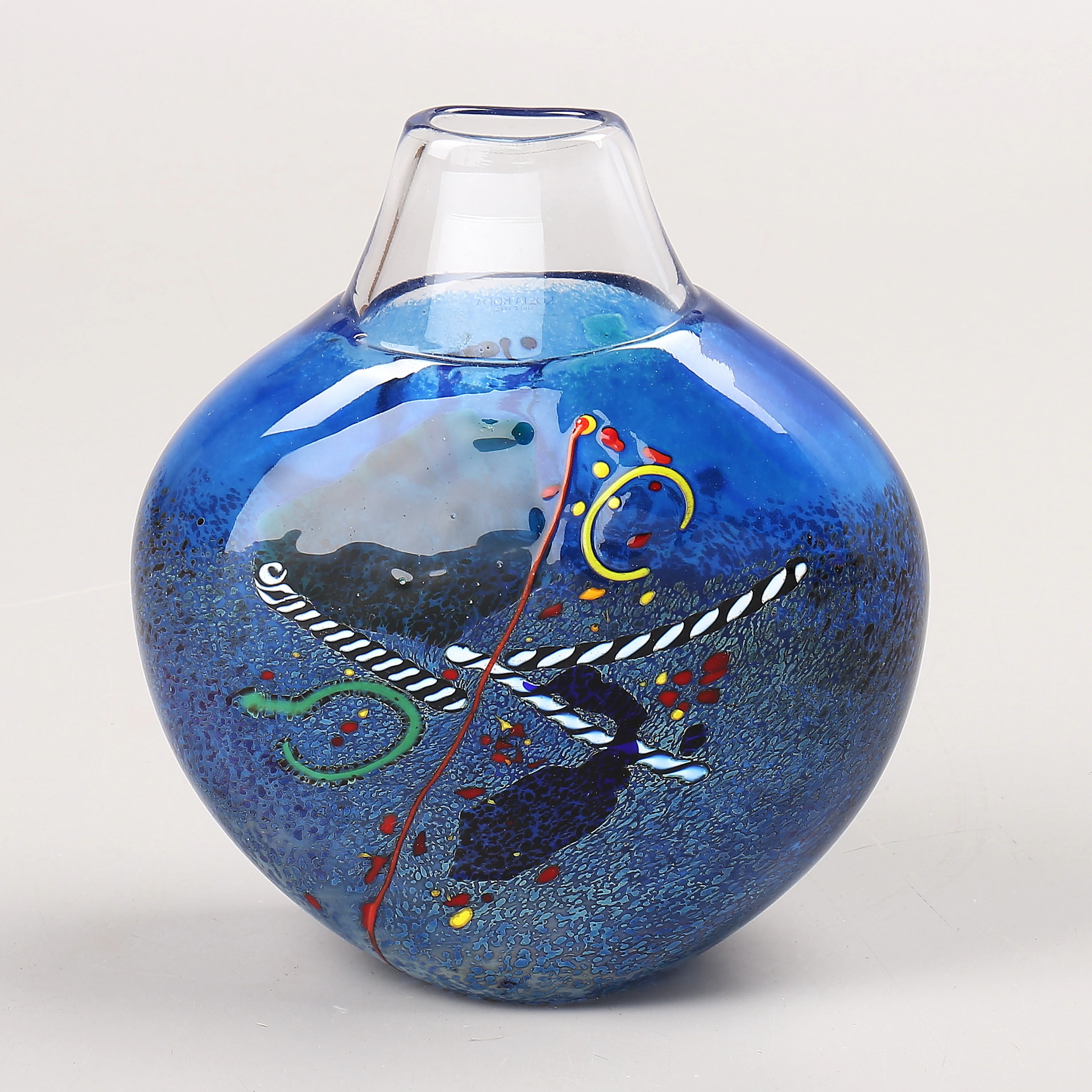 BERTIL VALLIEN. Vas, glas, Kosta Boda, signerad.