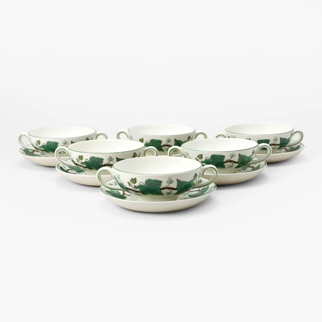 BULJONGKOPPAR "NAPOLEON IVY" med fat, 6 st, porslin, Wedgwood.