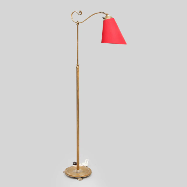 GOLVLAMPA, mässing med röd skärm.