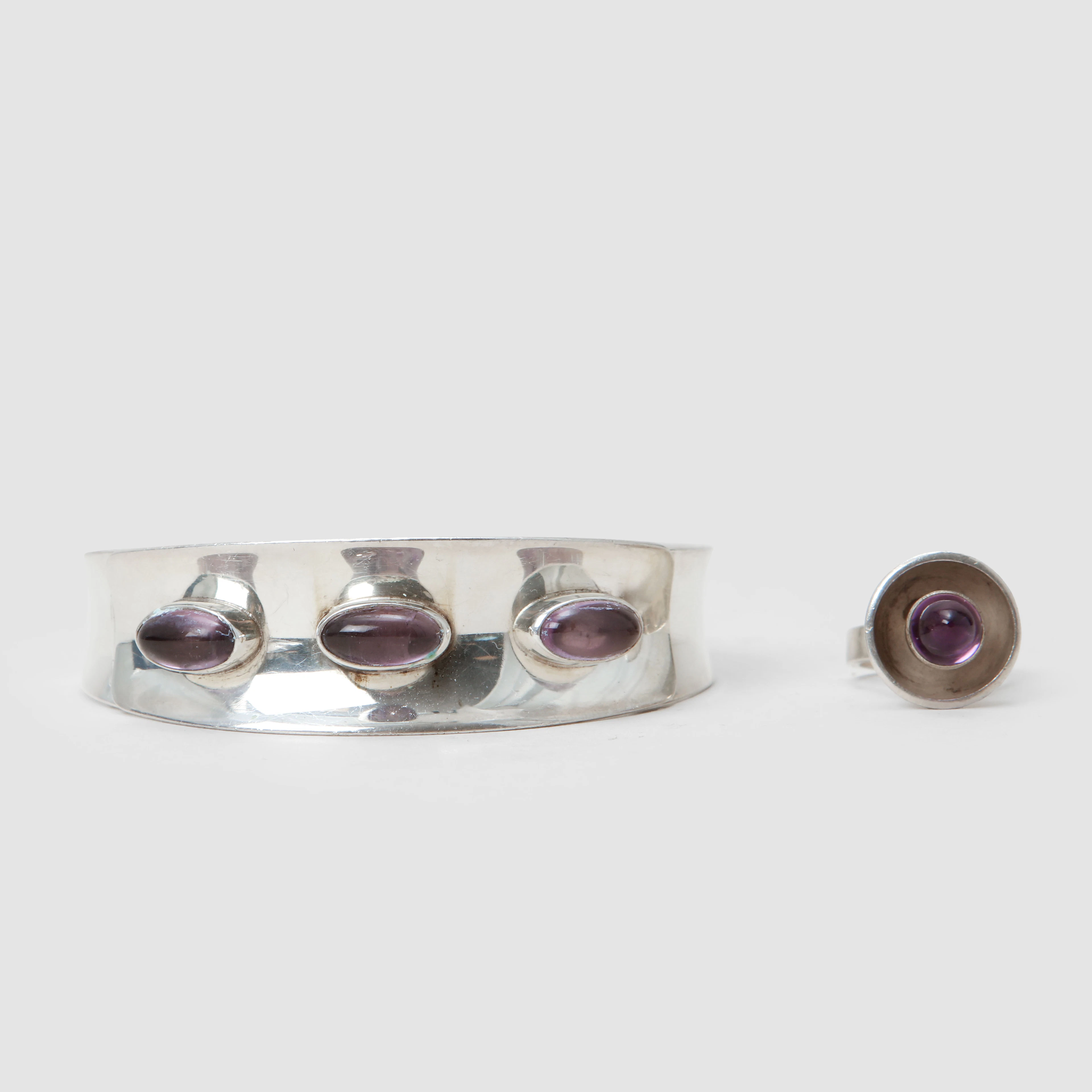 KARL-ERIK PALMBERG, PEGE. Armband samt ring, silver, ametister, Alton