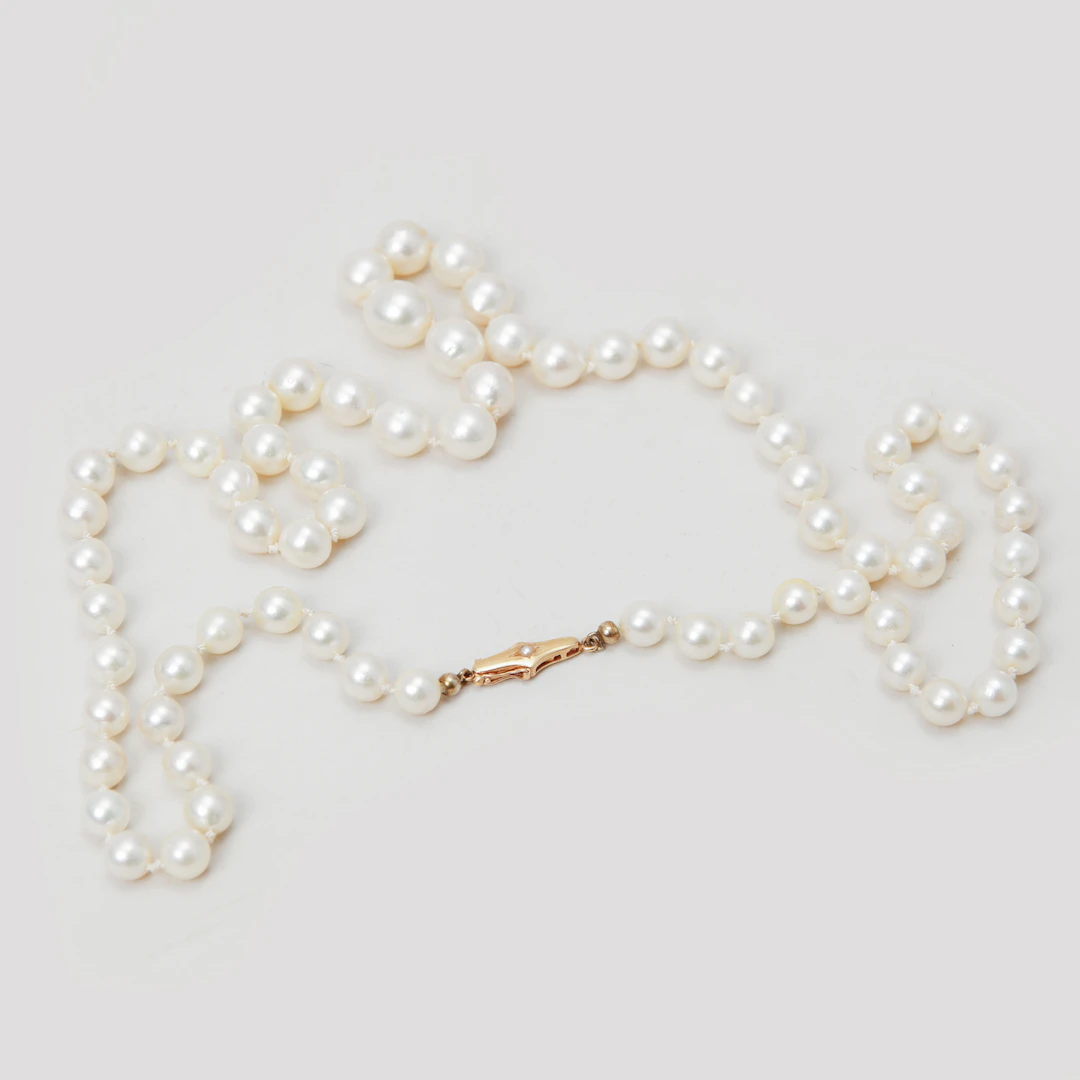 PÄRLCOLLIER med odlade pärlor och lås i 18k guld.