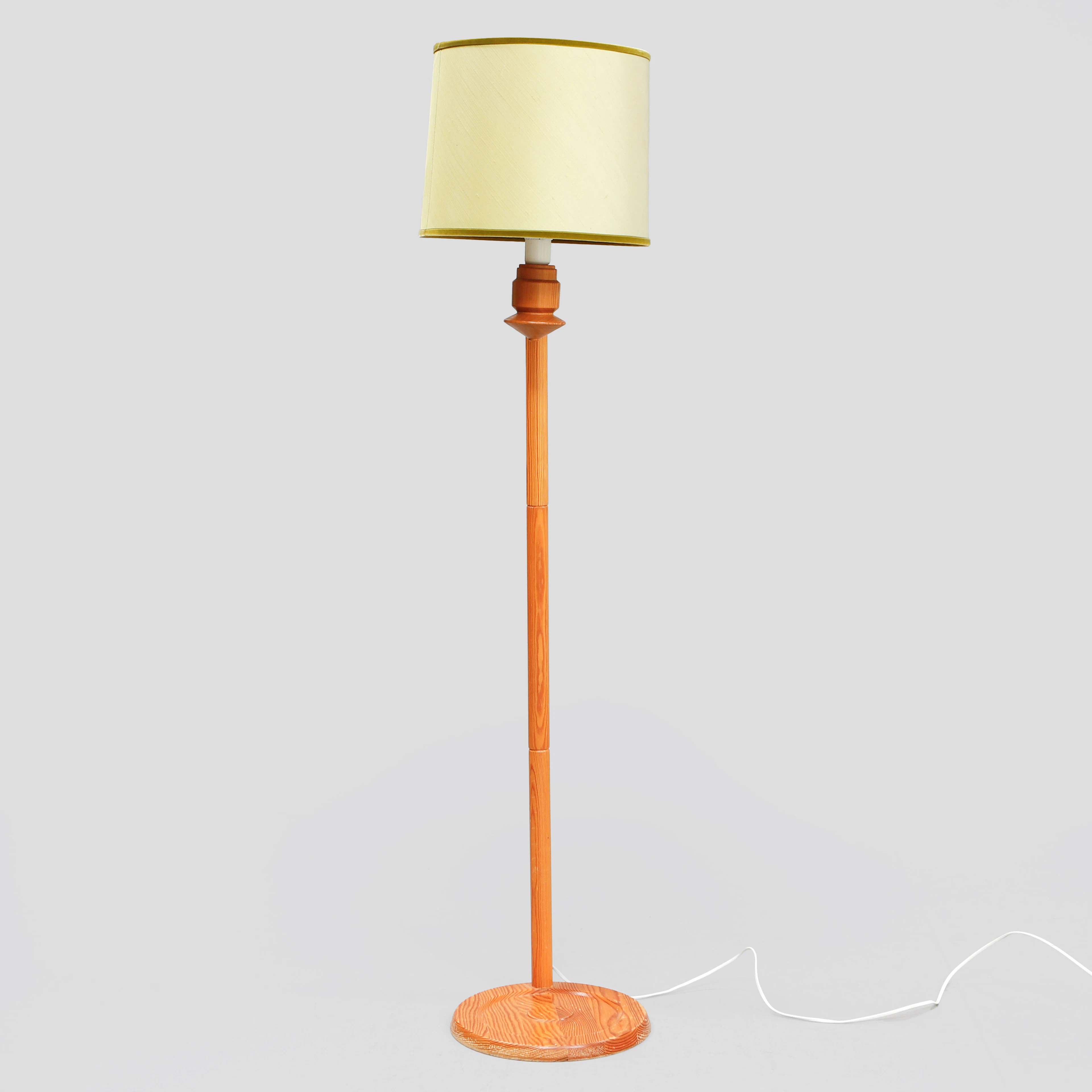 GOLVLAMPA, furu.
