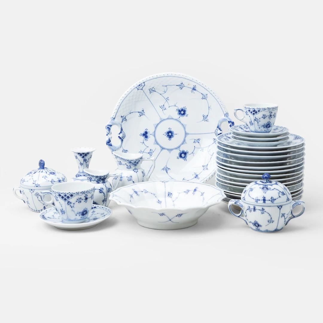KAFFESERVIS, "Musselmalet", ca 45 delar, porslin, Royal Copenhagen