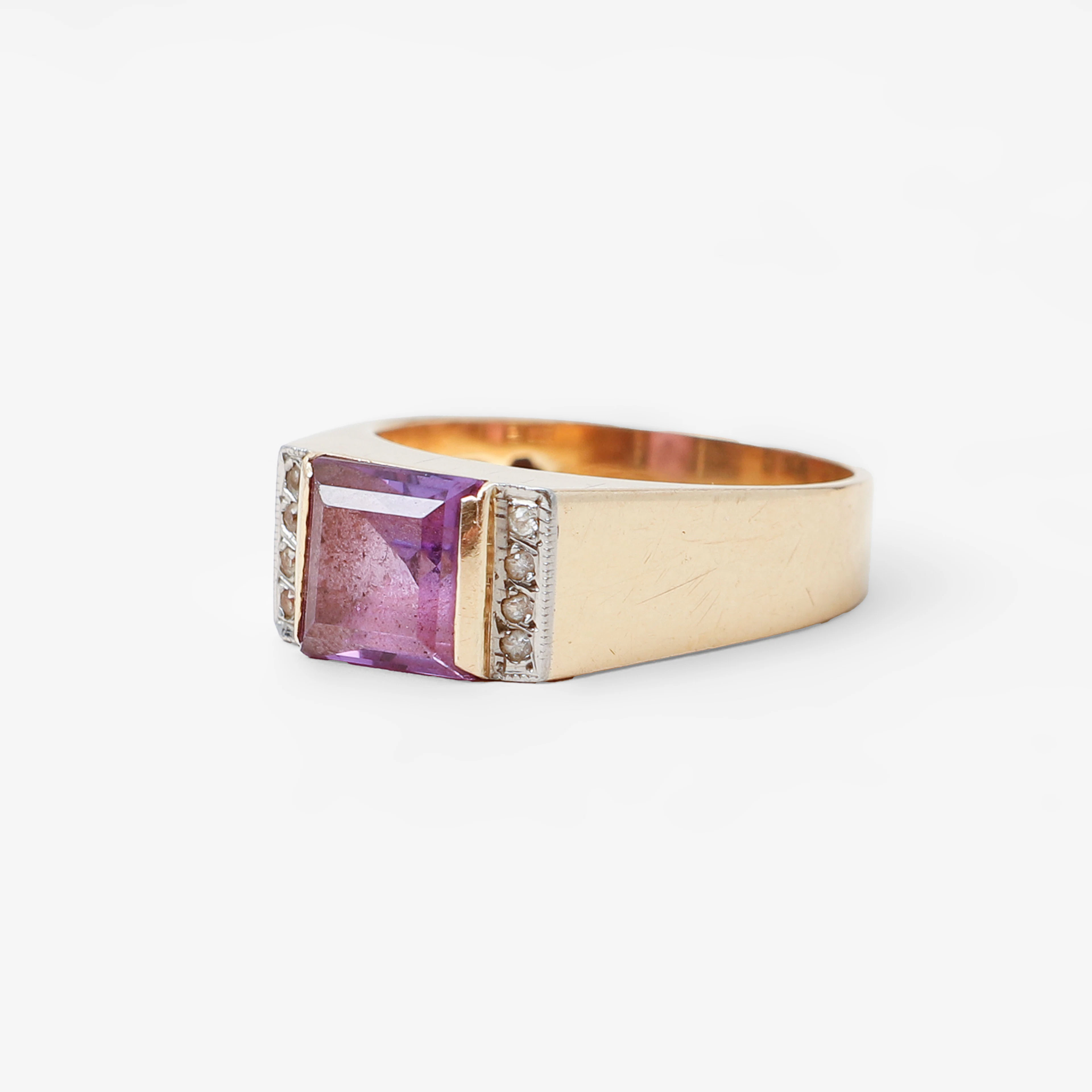 RING, 18k guld, syntetiska stenar, vikt ca 5 gram.
