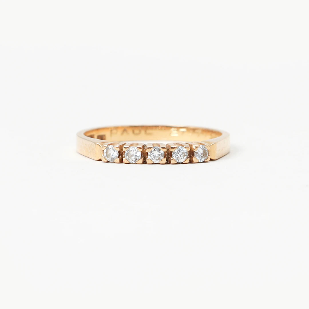 RING, 18k guld med 5 st diamanter totalt ca 0,20 ct. Vikt ca 2,9 g.