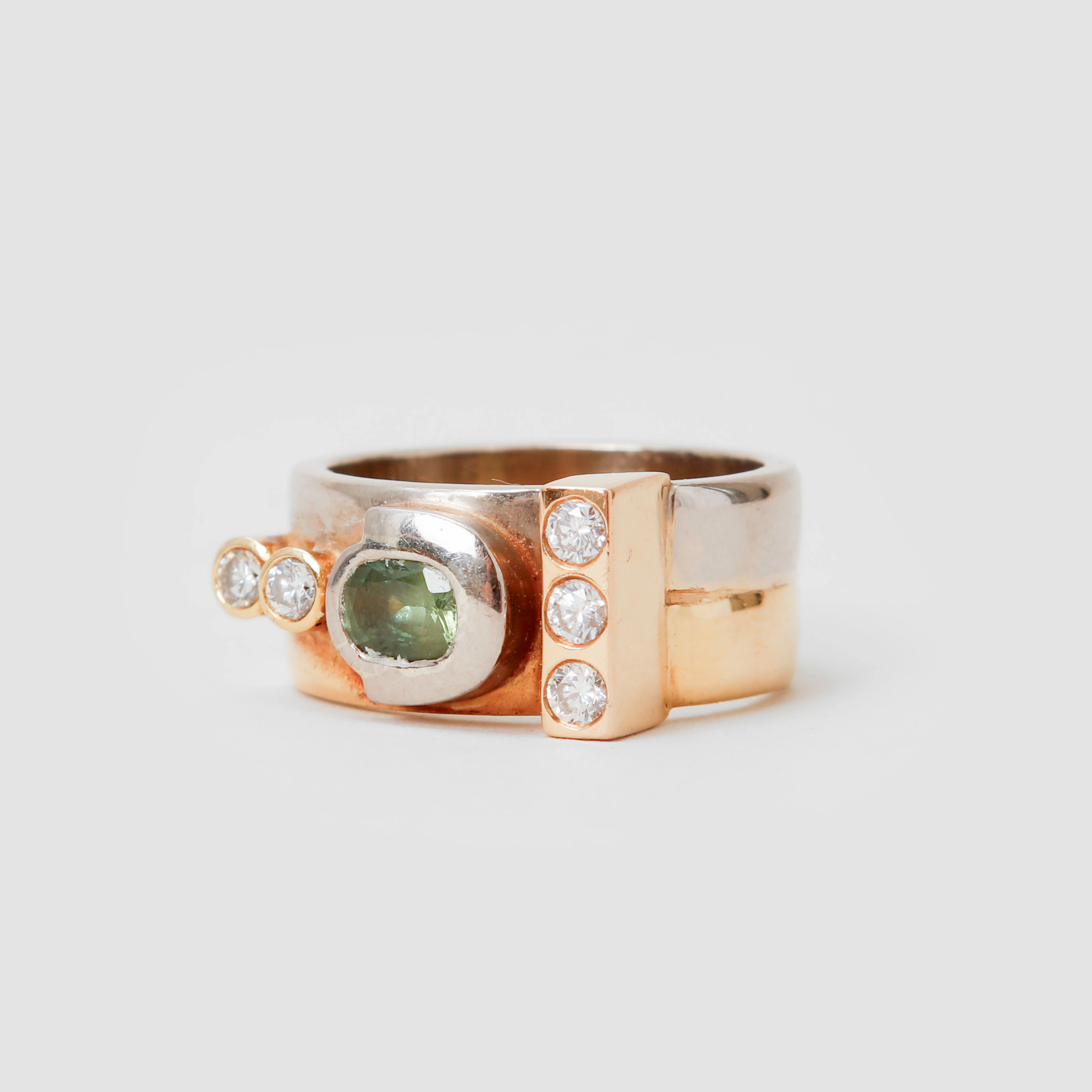 RING, 18k guld, diamanter ca 0,35ct, grön safir, vikt ca 17 gram