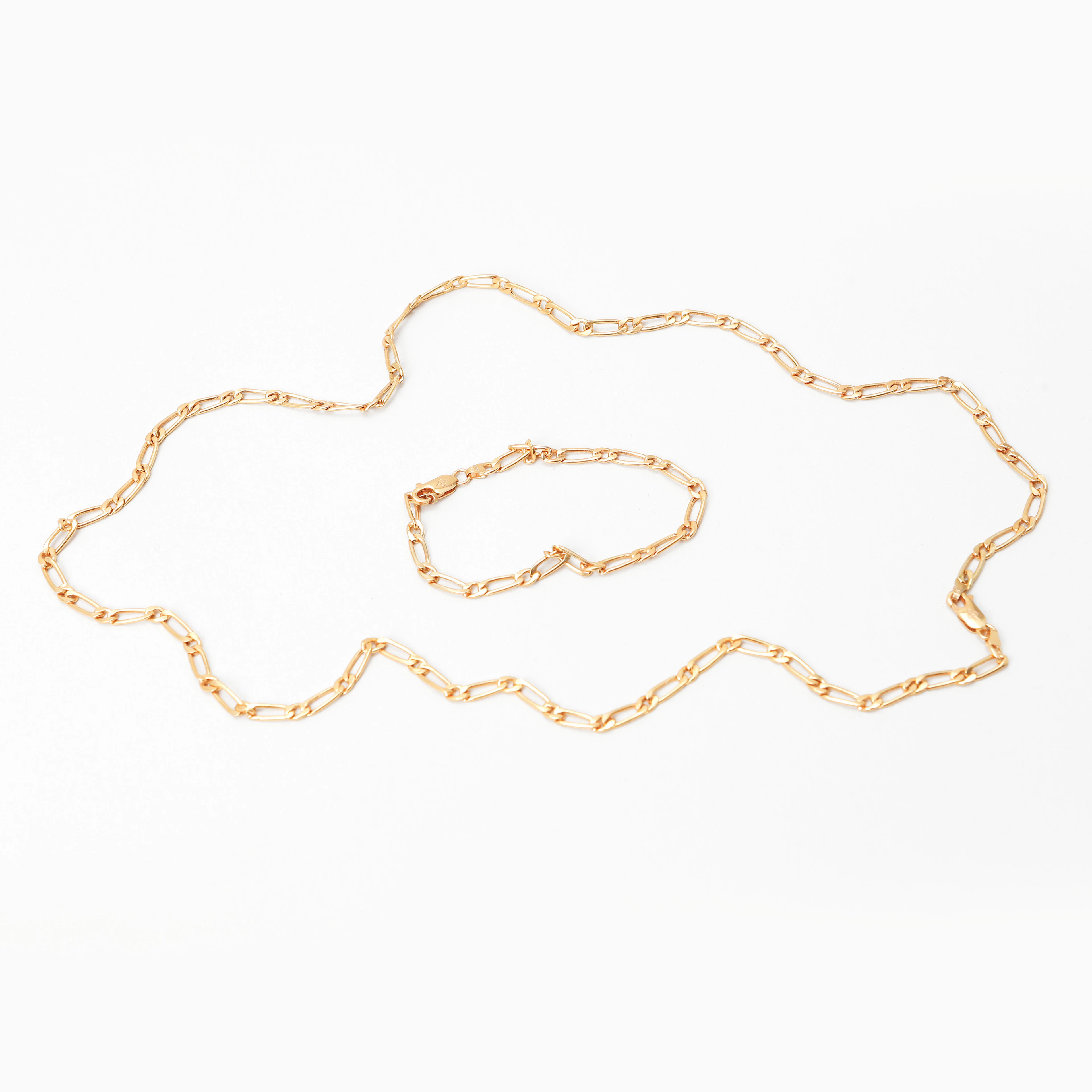 SMYCKESET, 2 delar, collier och armband, 18k guld. Vikt ca 14,8 g.