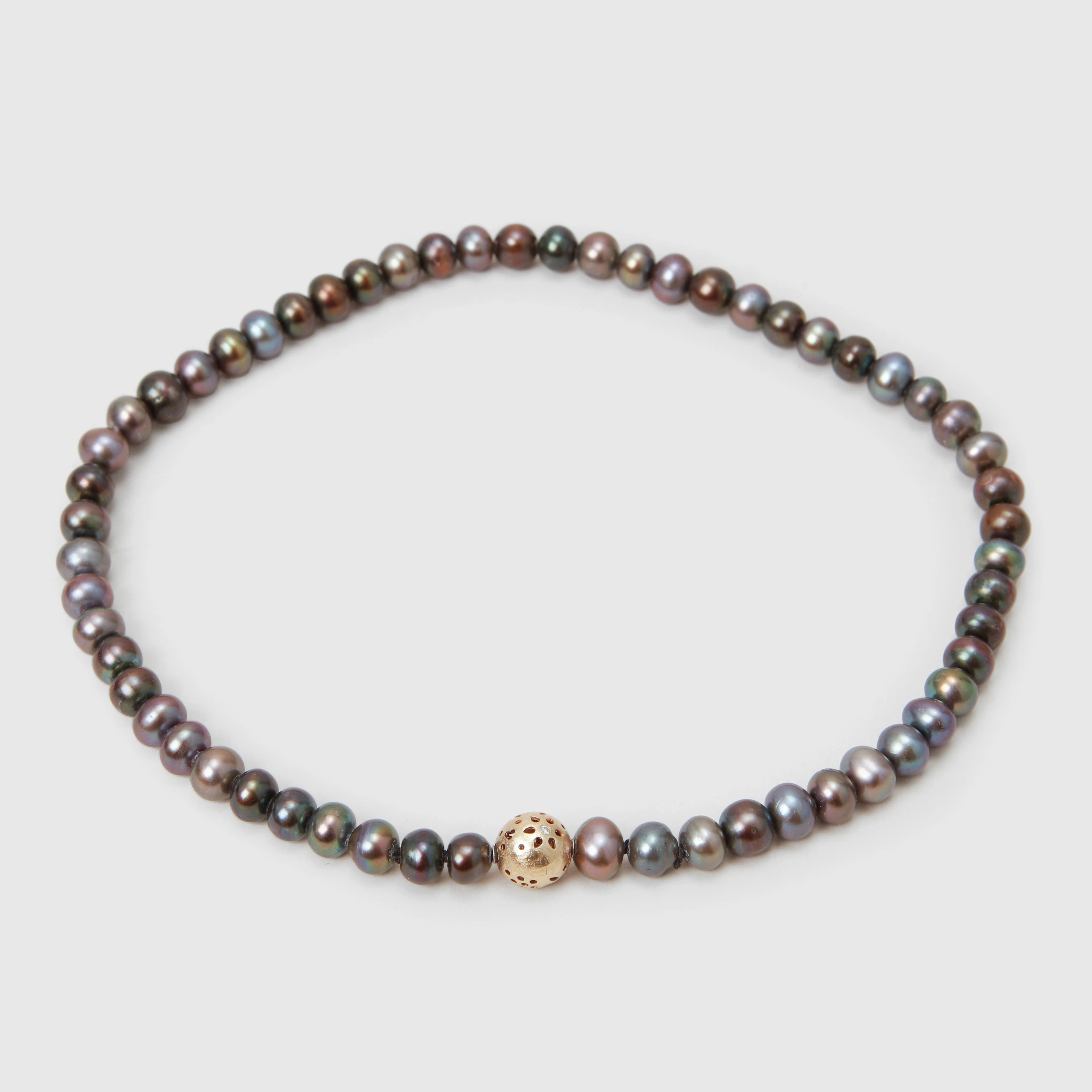 CHARLOTTE LYNGGARD. Collier med svarta pärlor och lås i 18k guld och diamanter.