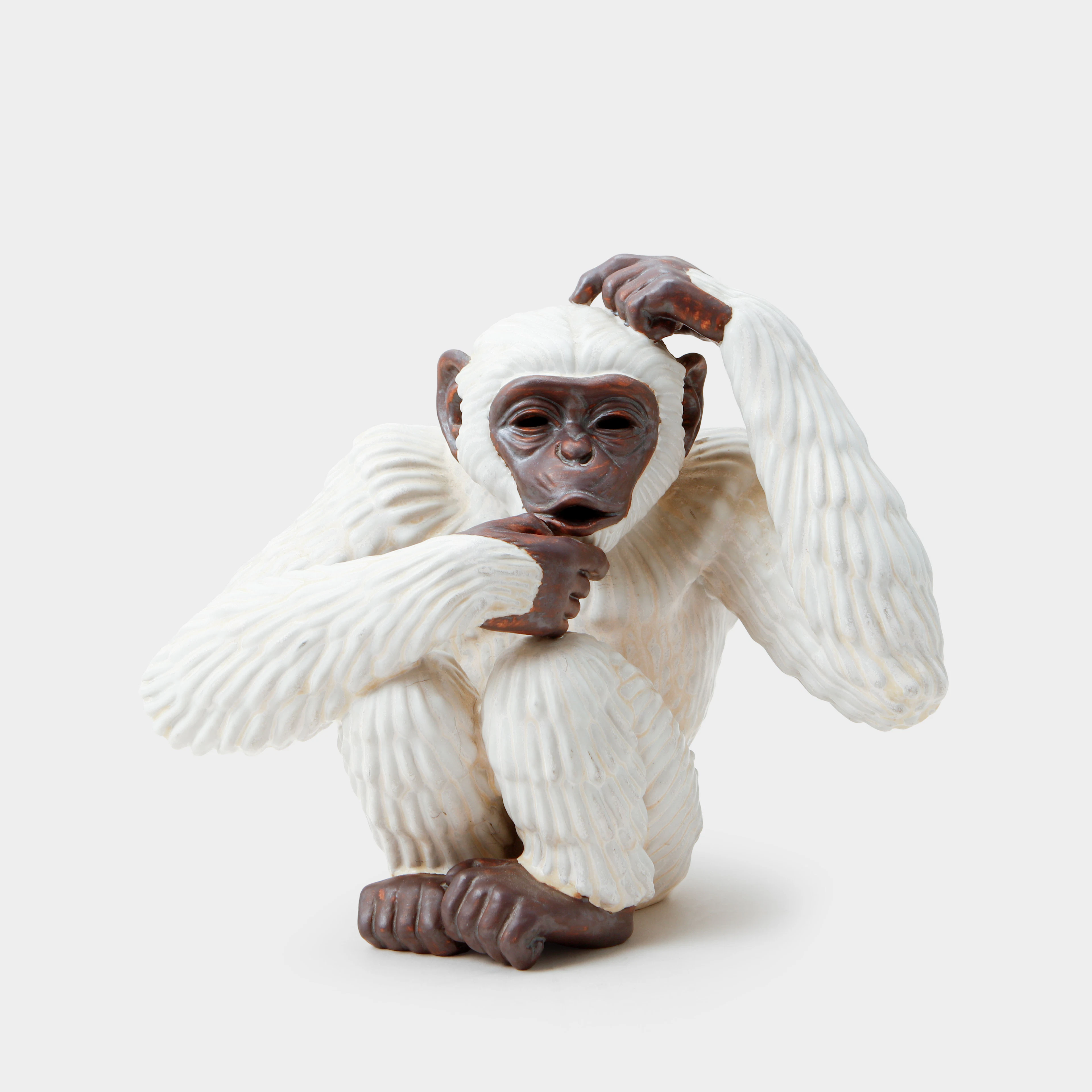 GUNNAR NYLUND. Figurin, gibbonapa, stengods, Rörstrand, numrerad 250/130