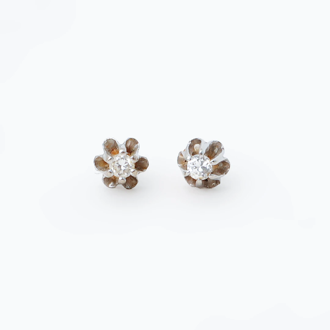ÖRHÄNGEN, ett par, 18k vitguld samt diamanter ca 0,06ct, vikt ca 0,5 gram.