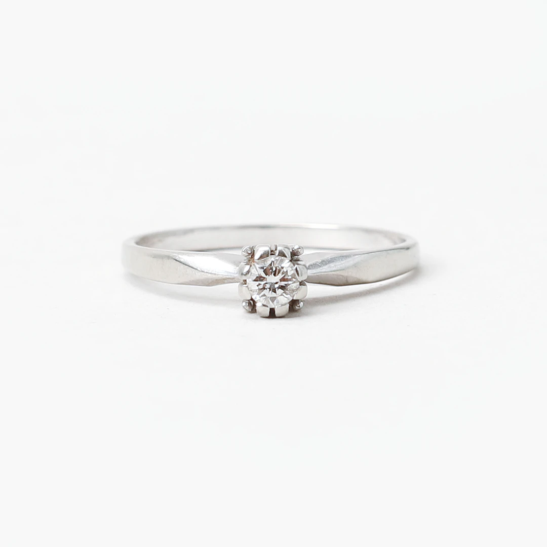 RING, 18k vitguld, diamant 0,15ct, vikt ca 2,7 gram.