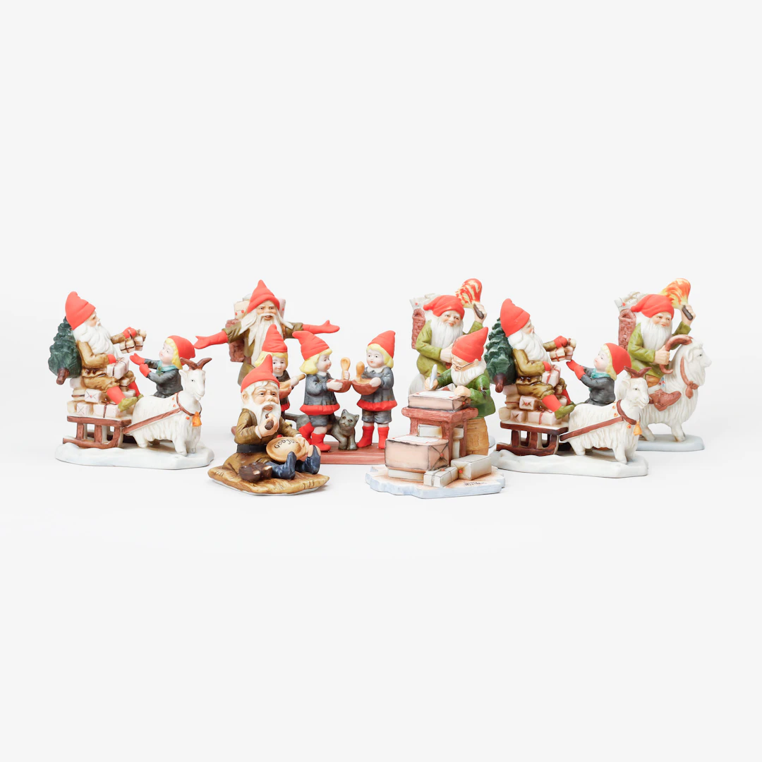 JENNY NYSTRÖM. Efter. Figuriner, 8 stycken, porslin, bland annat Kalmar