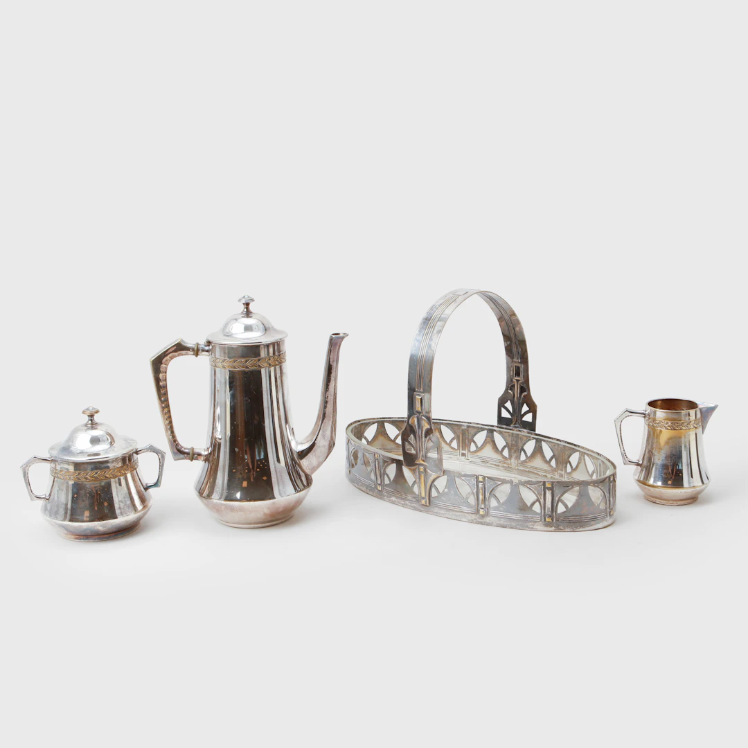 BRÖDKORG med glasinsats, samt KAFFESERVIS 3 delar, nysilver, WMF