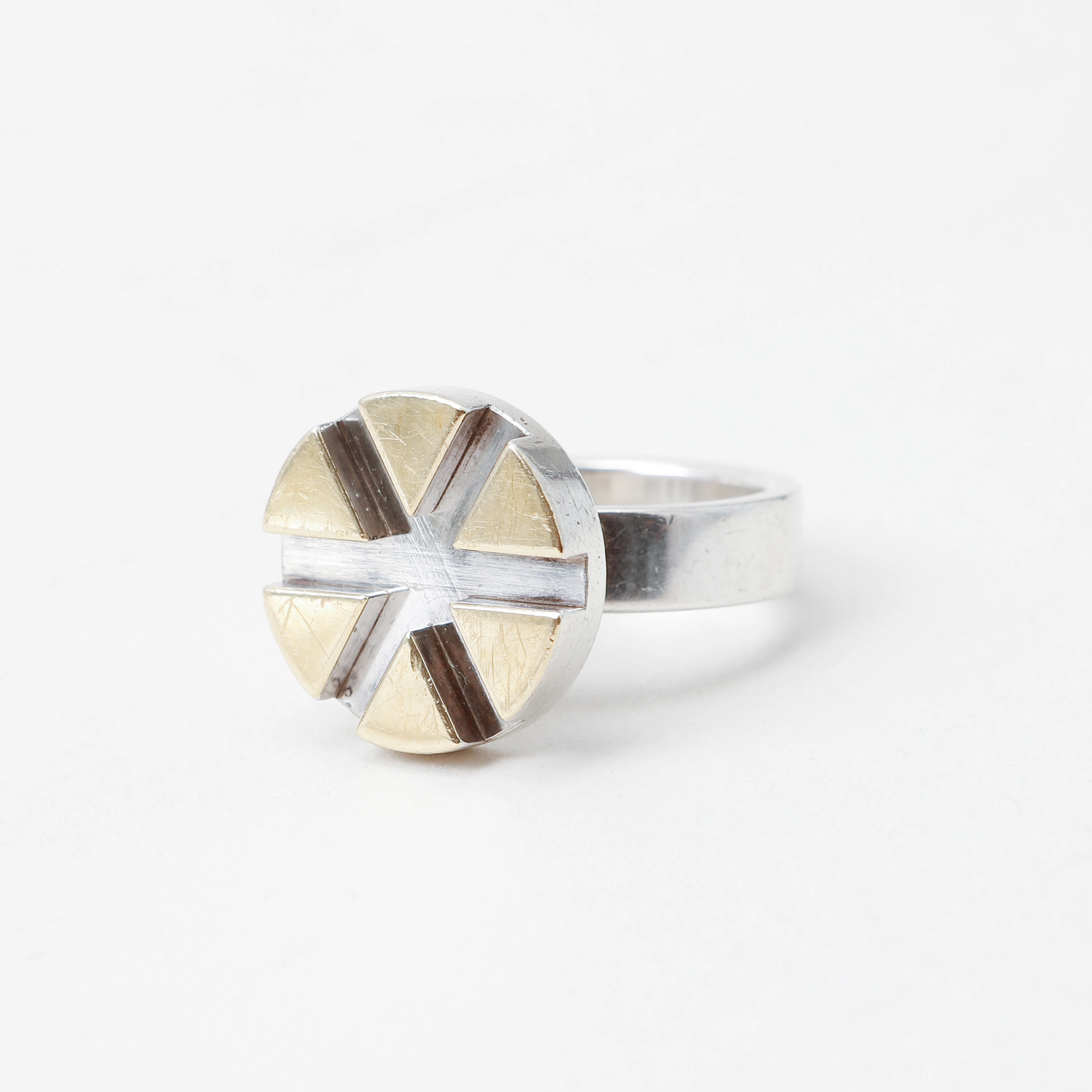 SIGURD PERSSON. Ring, silver och förgyllt silver, Stockholm, 1990.