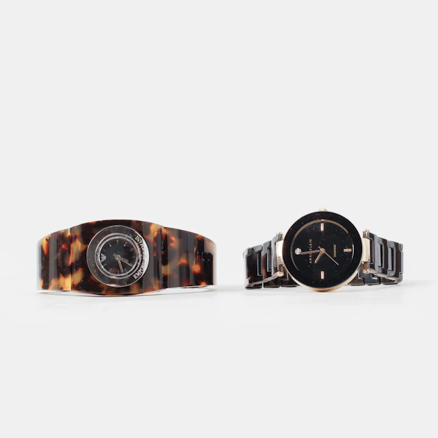 ARMBANDSUR, 2 st, Armani & Anne Klein, quartz.