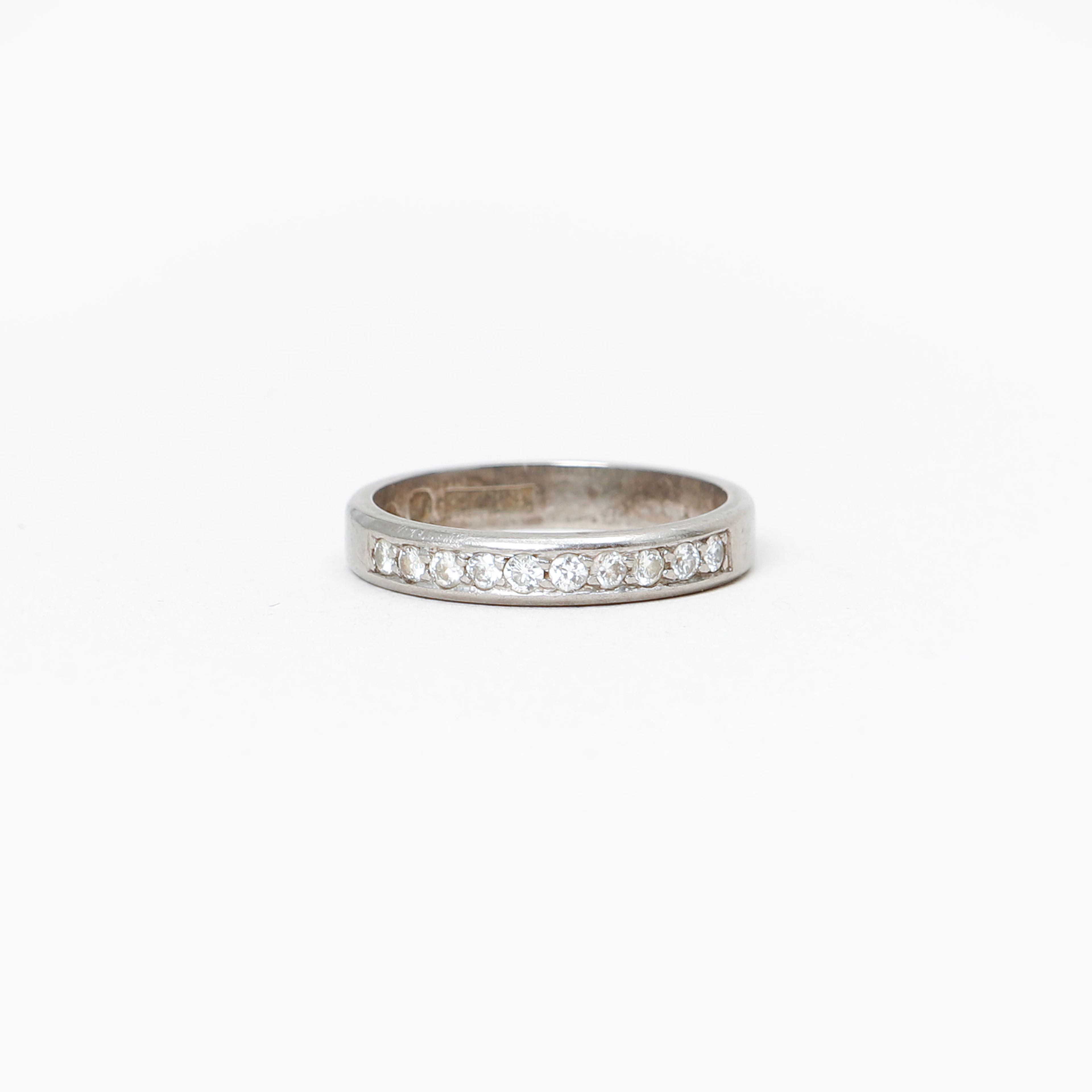 RING, 18k vitguld och diamanter, vikt ca 4 gram.