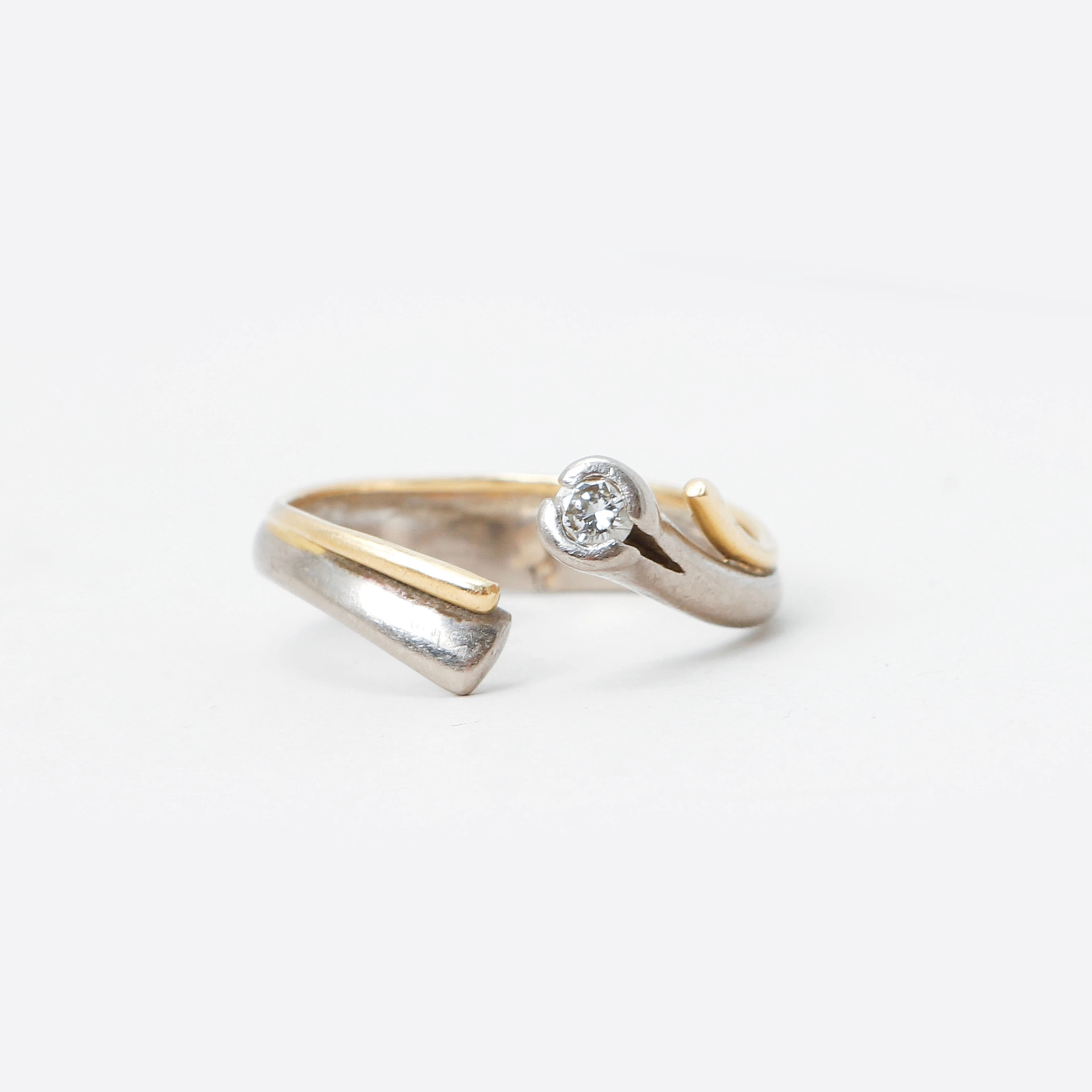 OLE LYNGGAARD. Ring, 18k guld, diamant ca 0,15ct, vikt ca 6,3 gram.